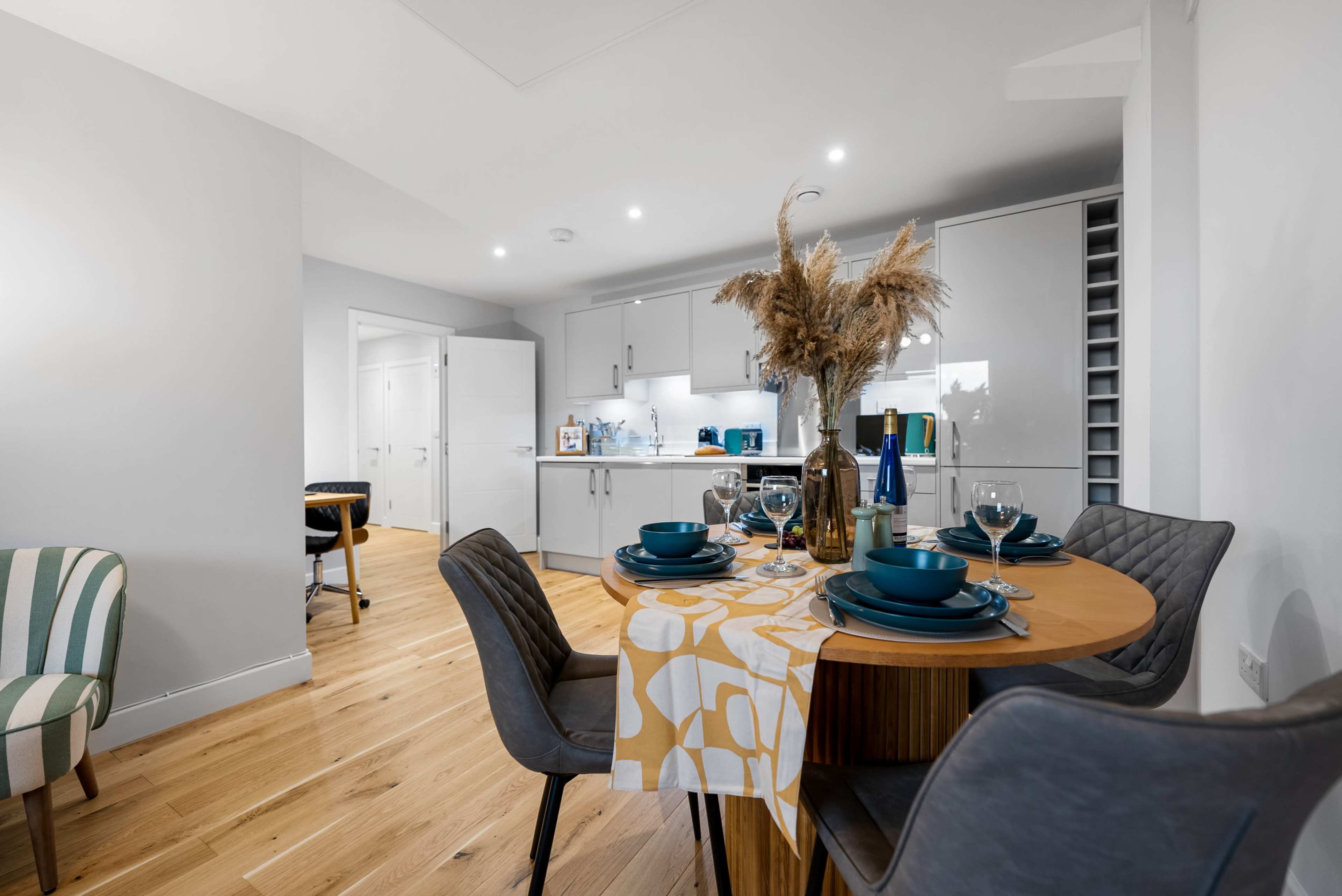 Stylish 1-BR Flat, City Centre - Bellevue Heights Image in The Polygon, Southampton, ENG