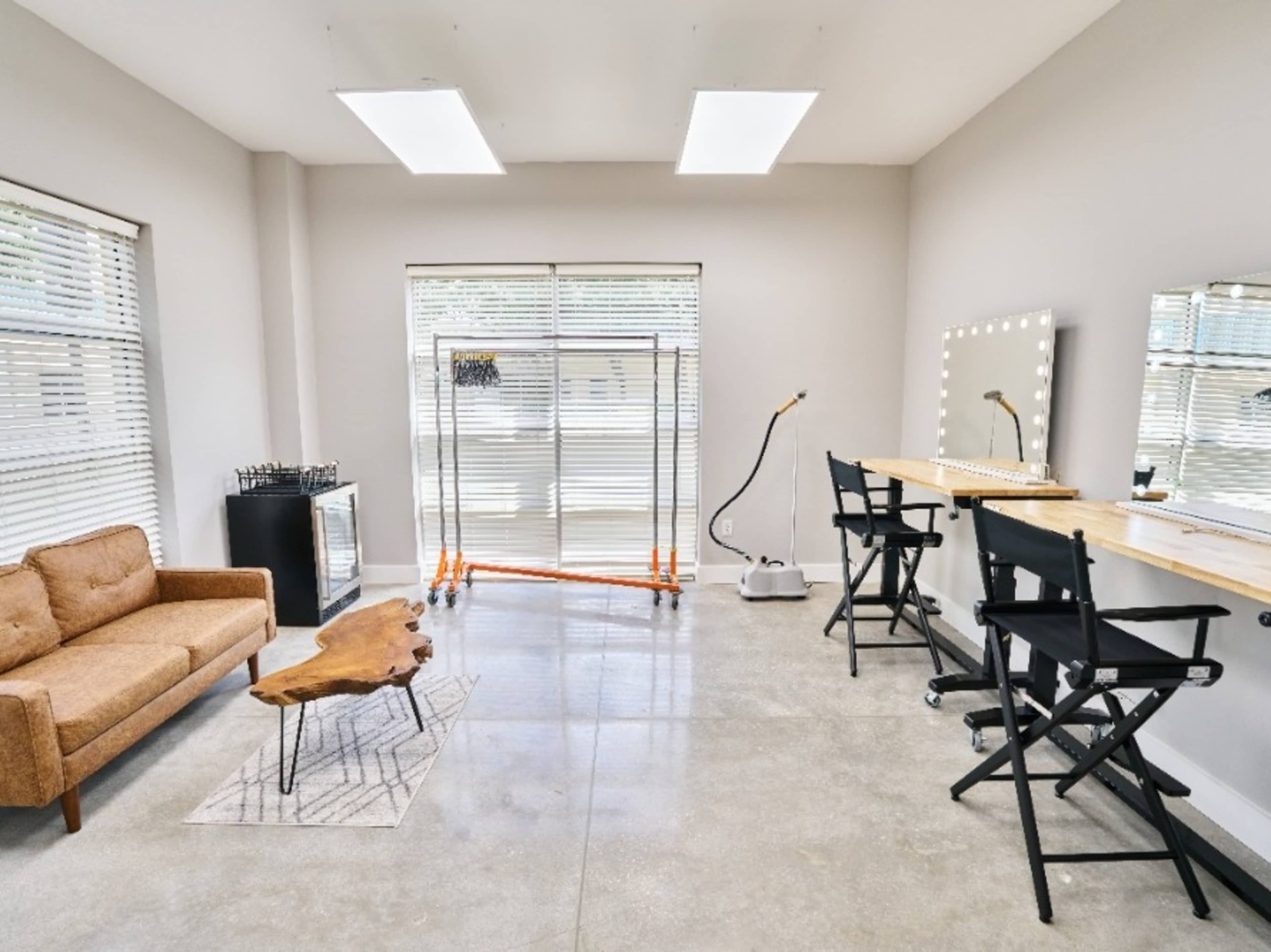 250 sqft Green Room