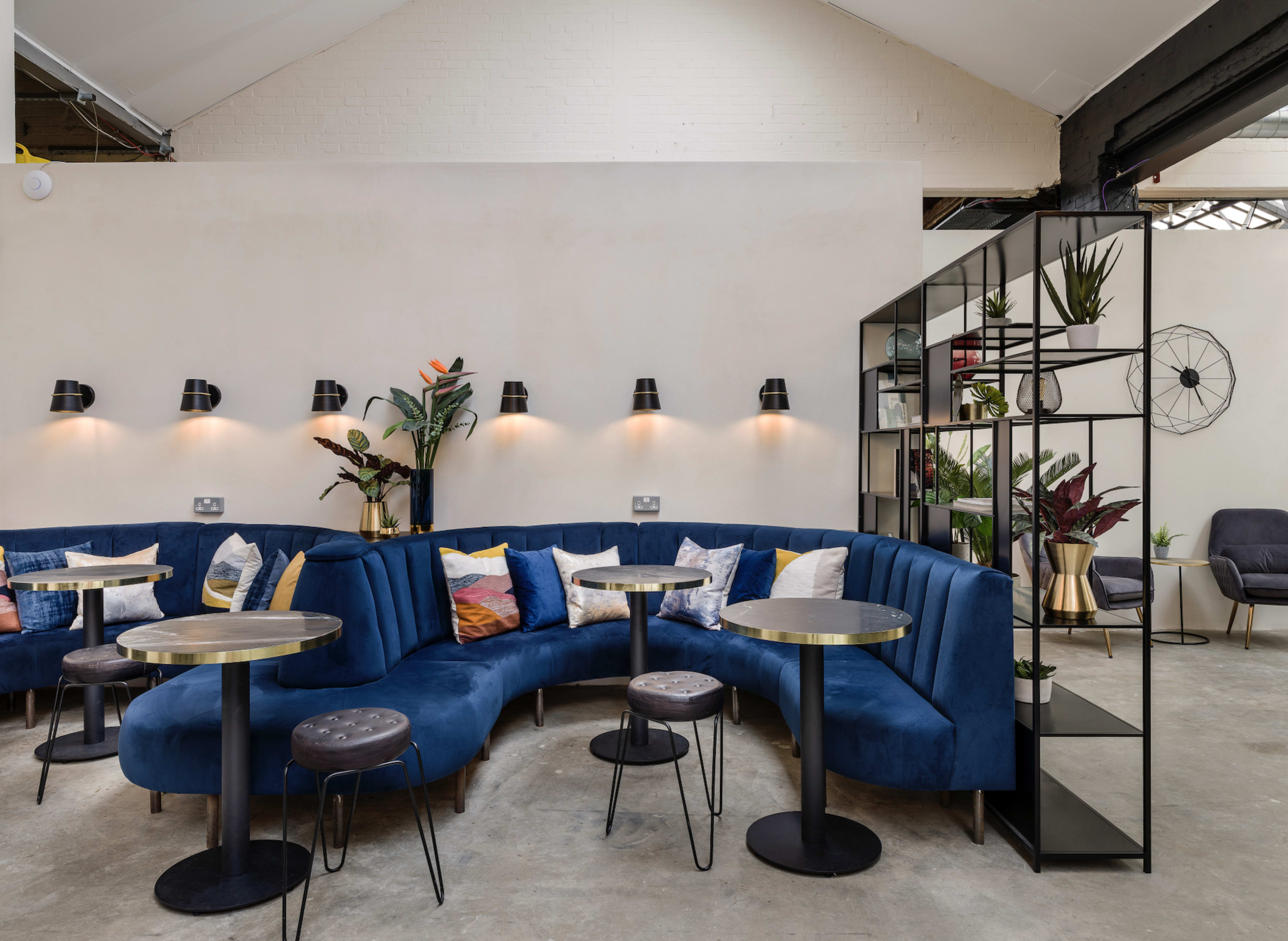 Meeting Style Podcast Studio Image in London, London, ENG