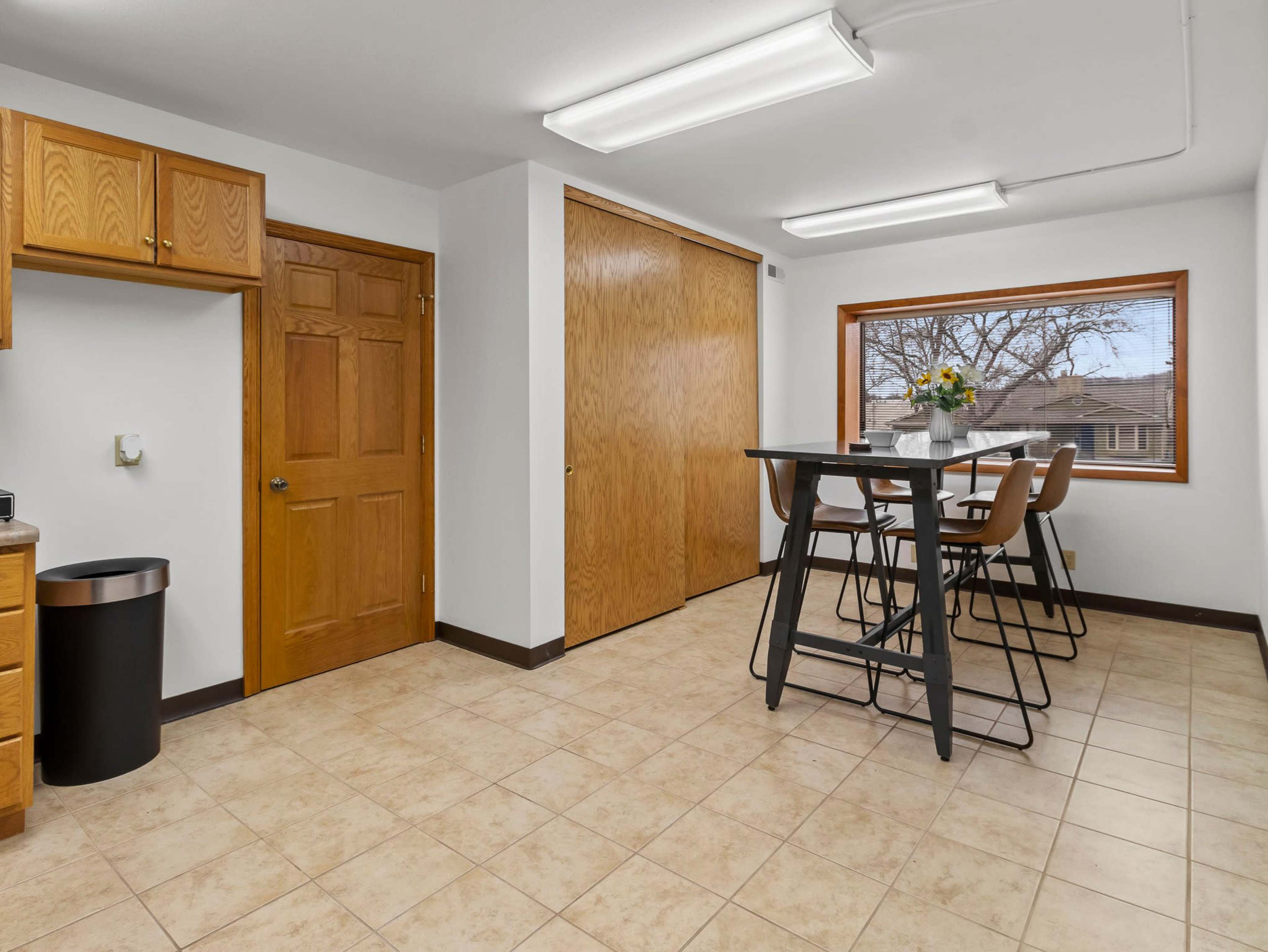 Spacious Conference Room w/ Large Screen & WiFi - Wauwatosa/ Brookfield Image in Brookfield, Brookfield, WI