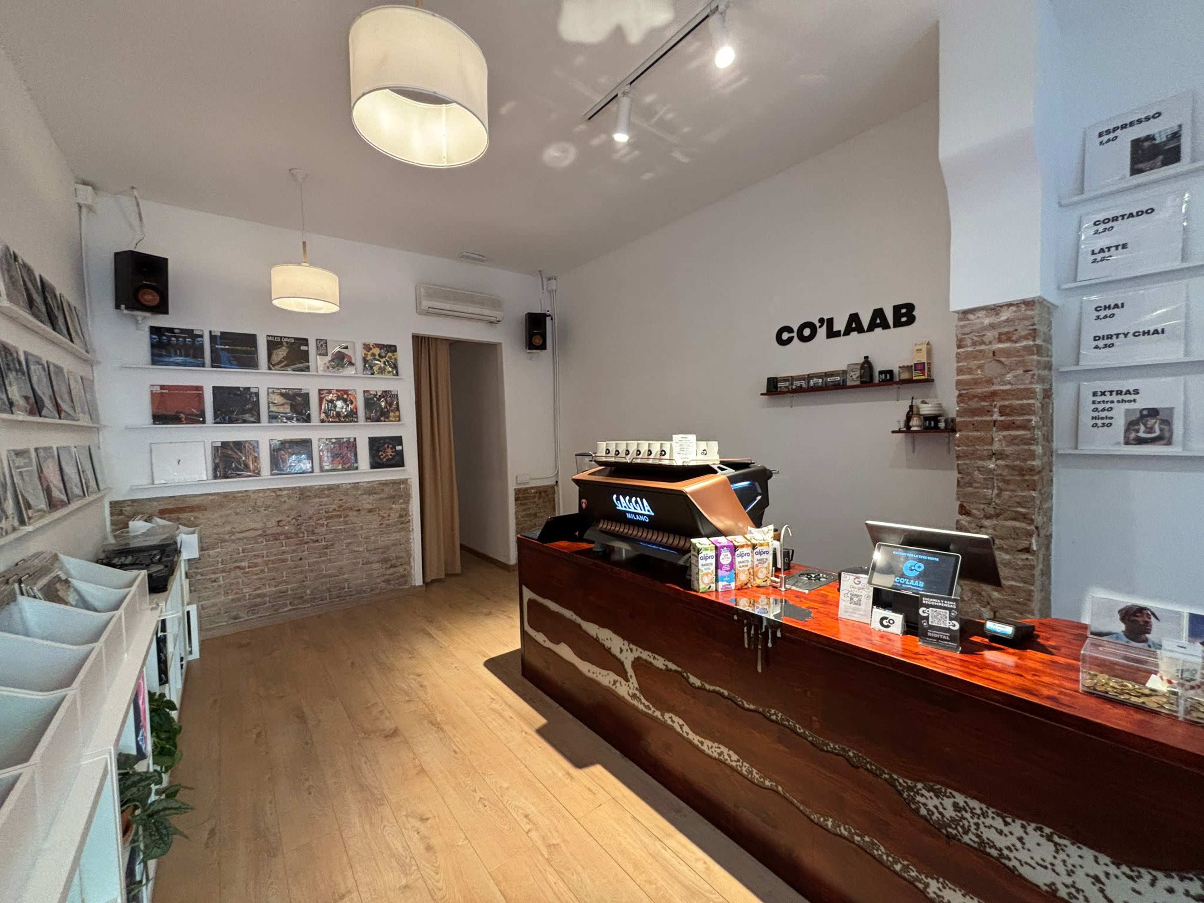 Cozy Private Event Space with Lights and High-ceiling Image in El Poble-sec, BARCELONA, B