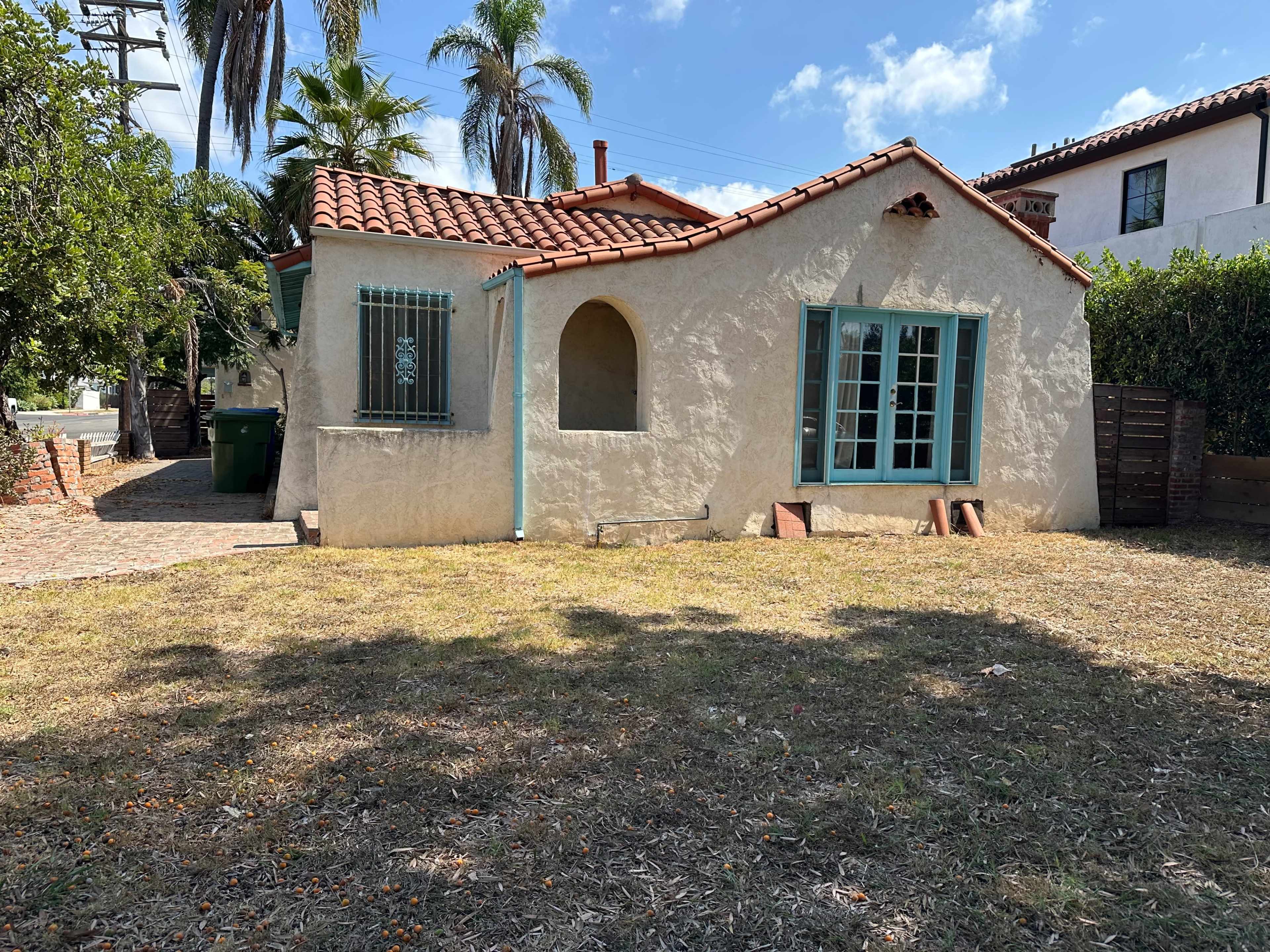 Quiet Neighborhood Spanish Fixer Upper with backyard patio Image in Mar Vista, Los Angeles, CA