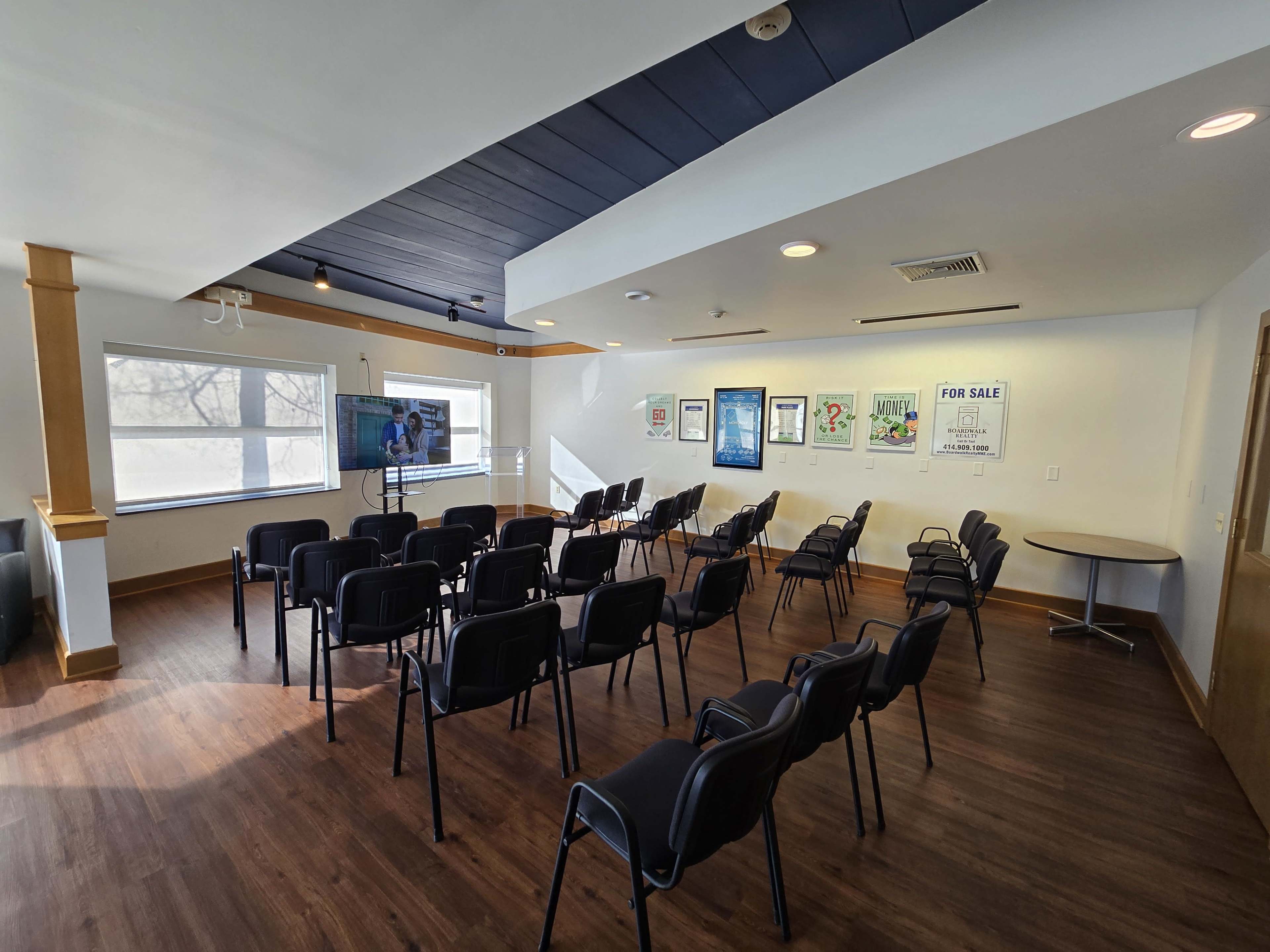 Intimate Meeting Space - Seating for 30 Image in West Allis, West Allis, WI