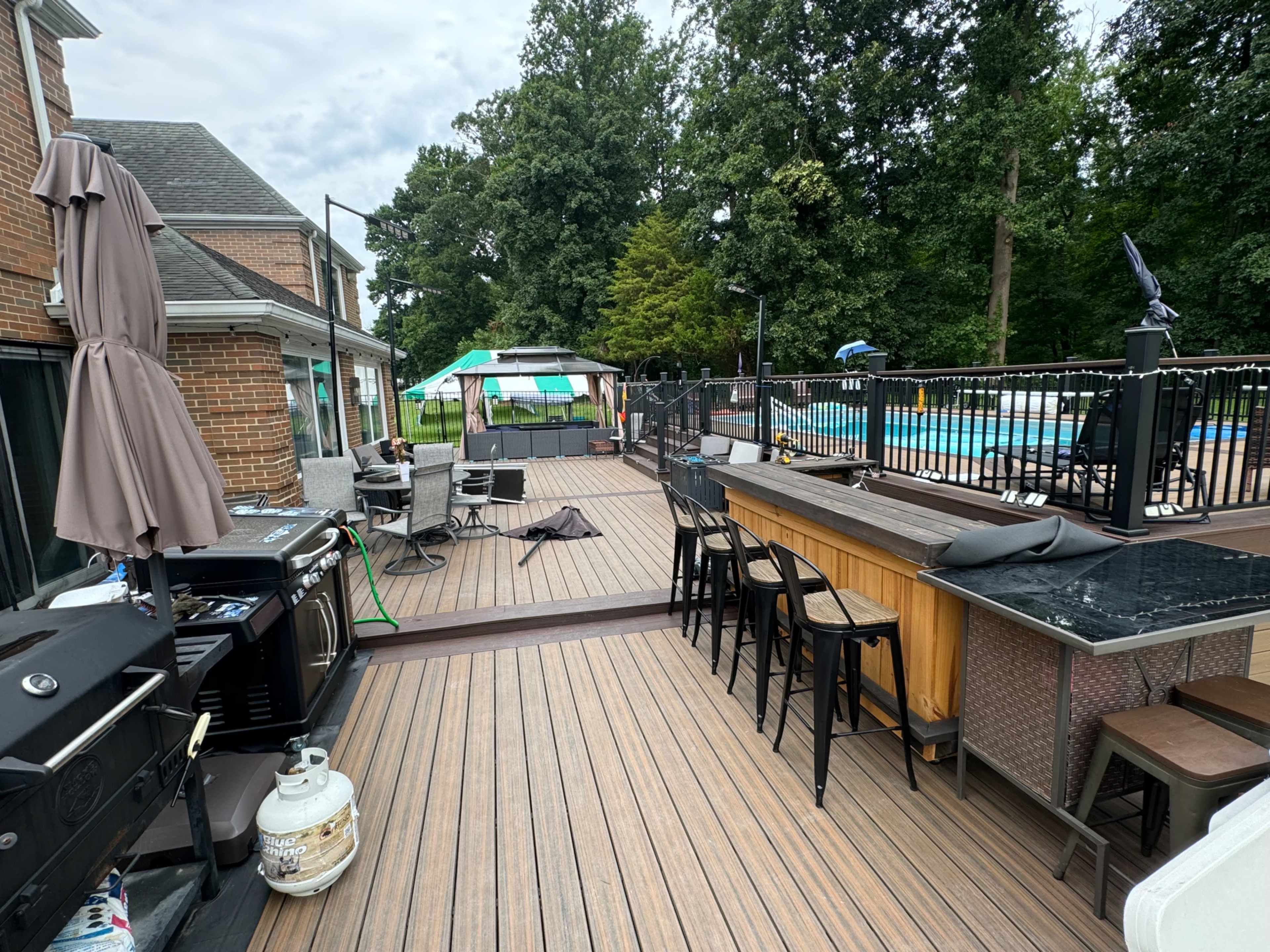 Solarium Deck and pool Image in Pilesgrove, Pilesgrove, NJ