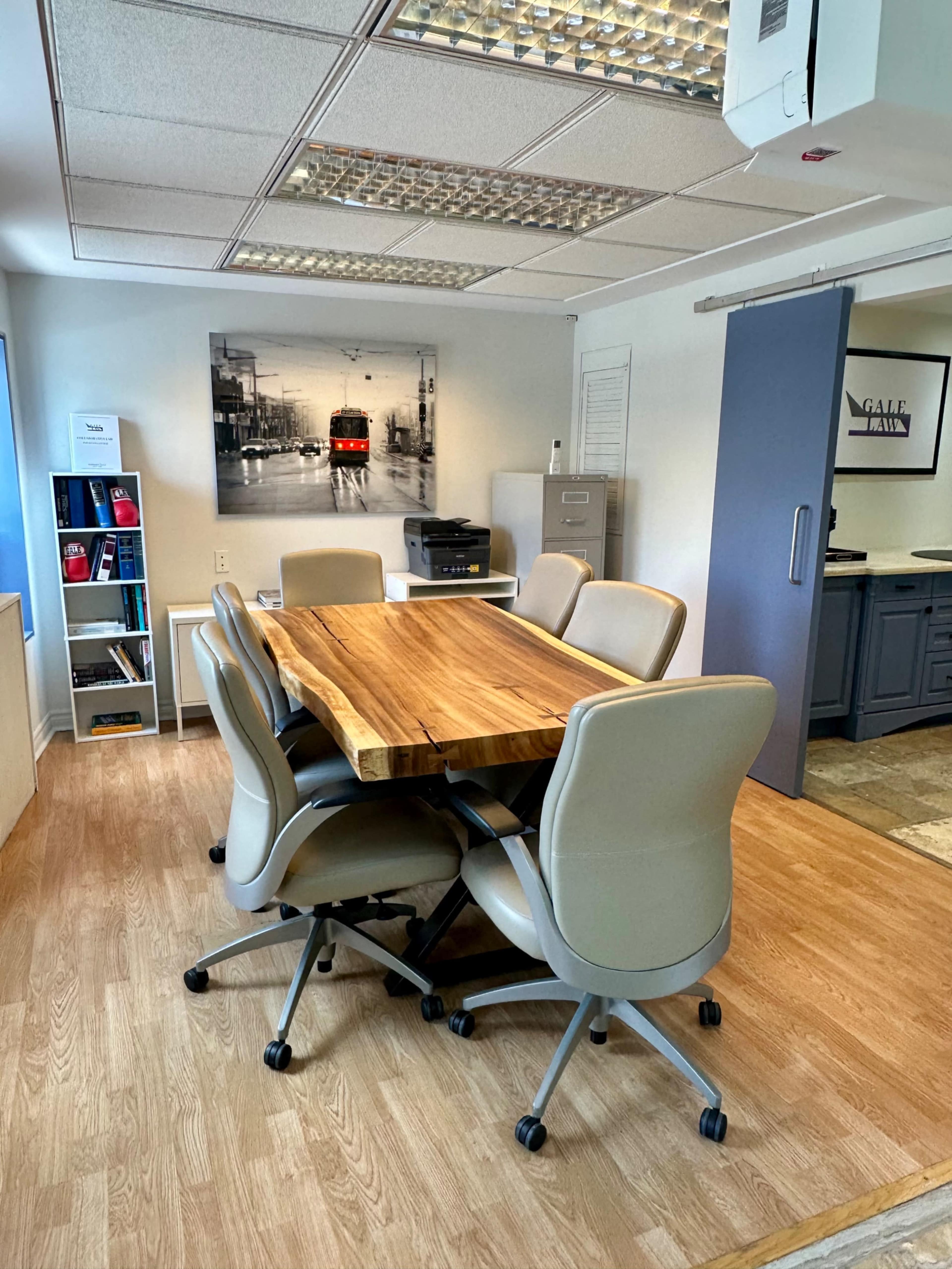 Urban midtown office space that can be used for meetings, making calls or filming Image in Englemount-Lawrence, Toronto, ON