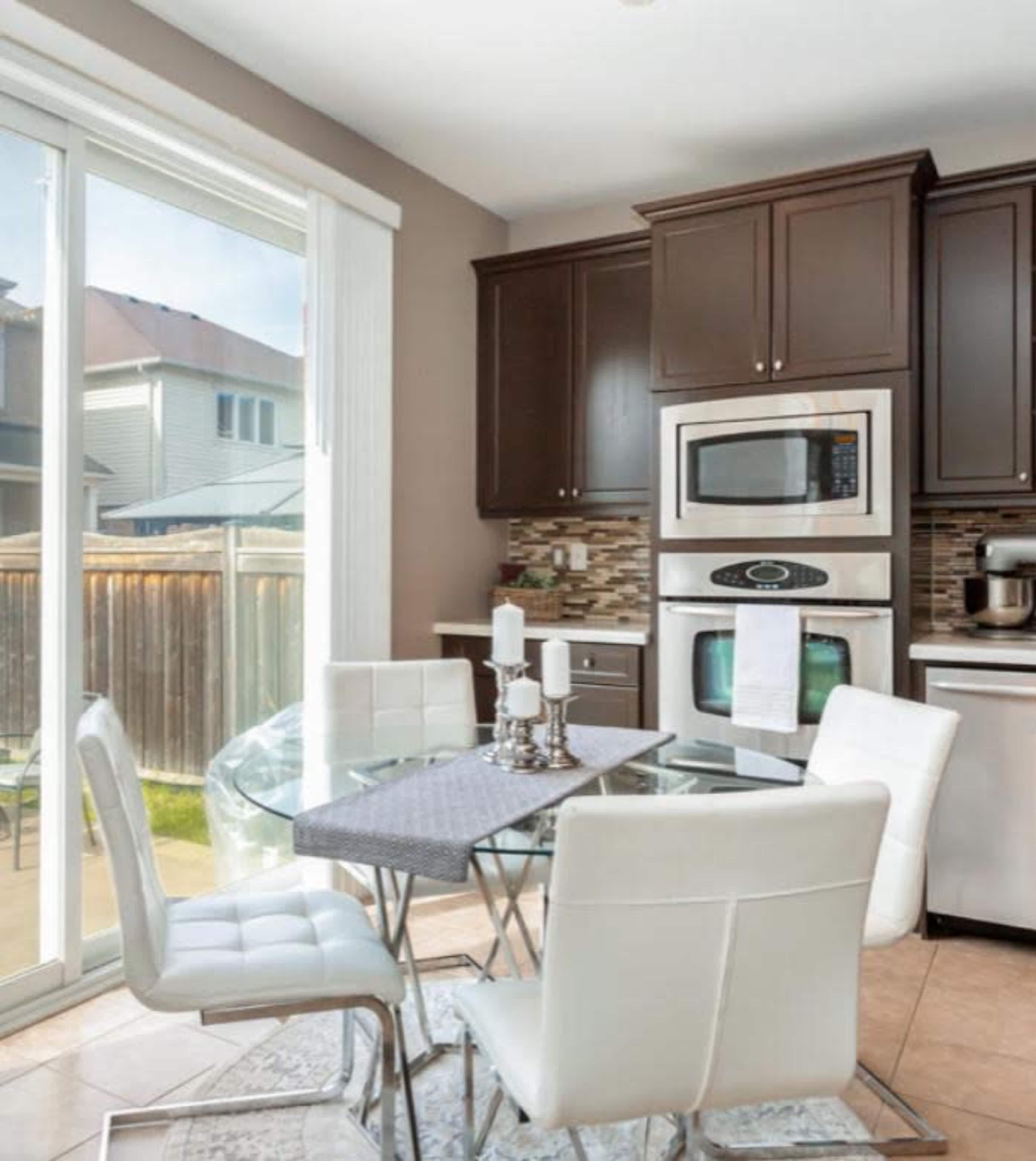 Modern, Classic and Cozy Family Home in Toronto - A film makers dream Image in Willmott, Milton, ON