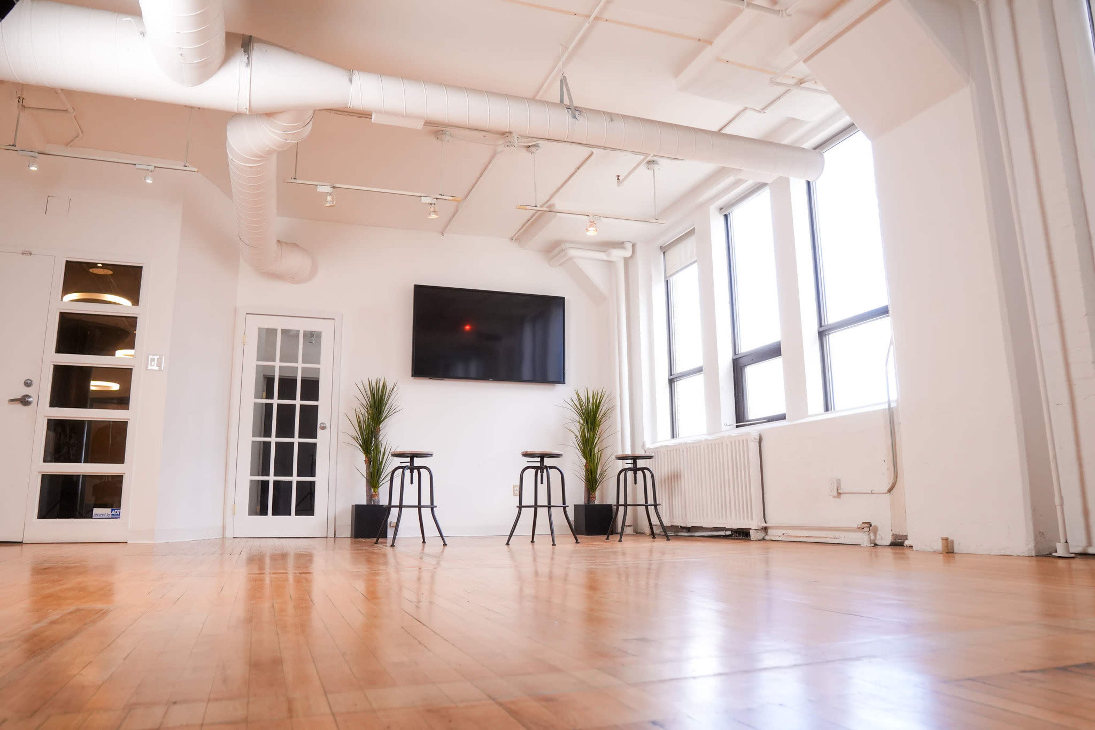 Bright, Loft Style Creator Studio for your next Production, Old Toronto ...