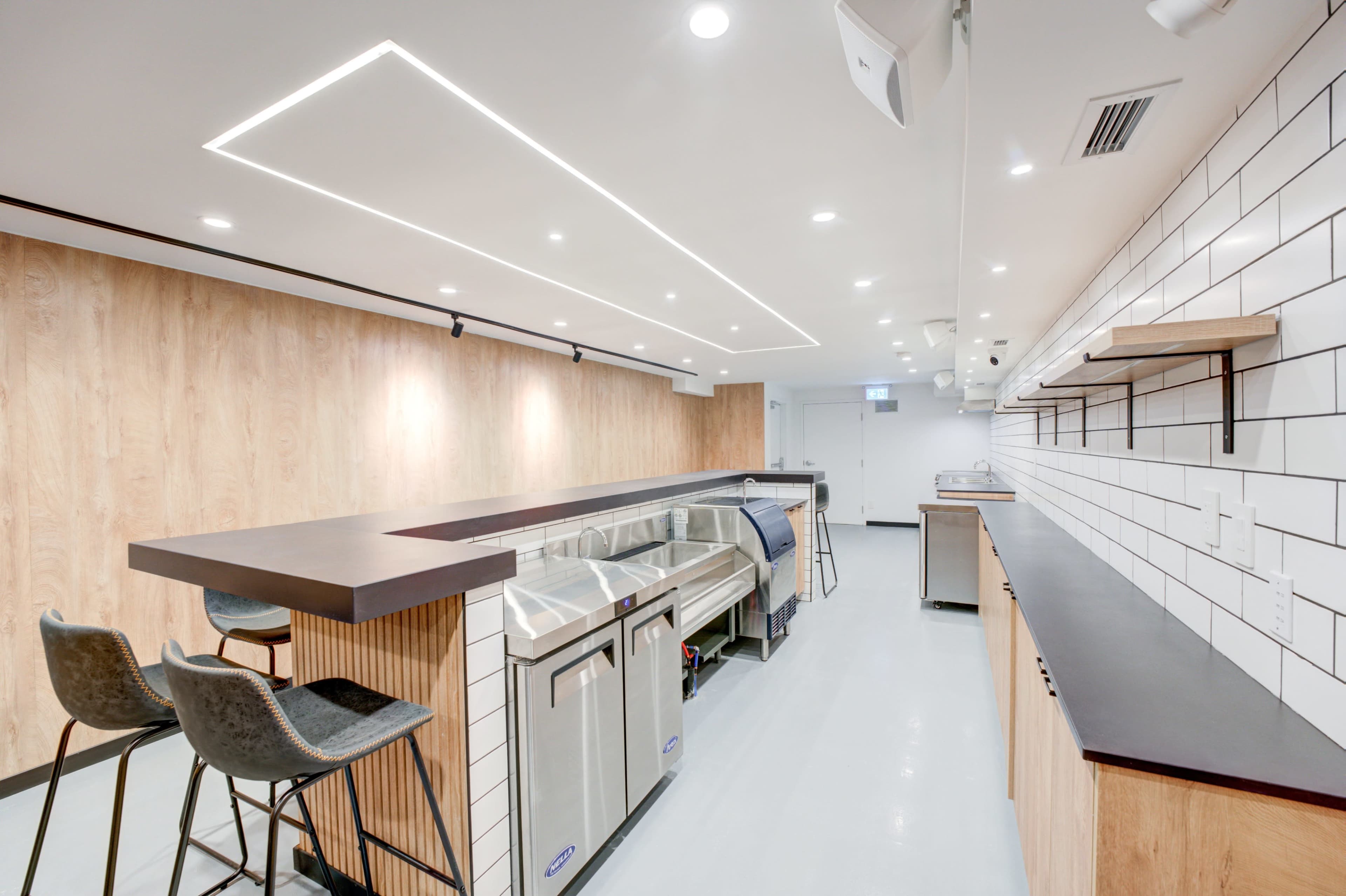 East End Modern Bar/Lounge Image in Upper Beaches, Toronto, ON