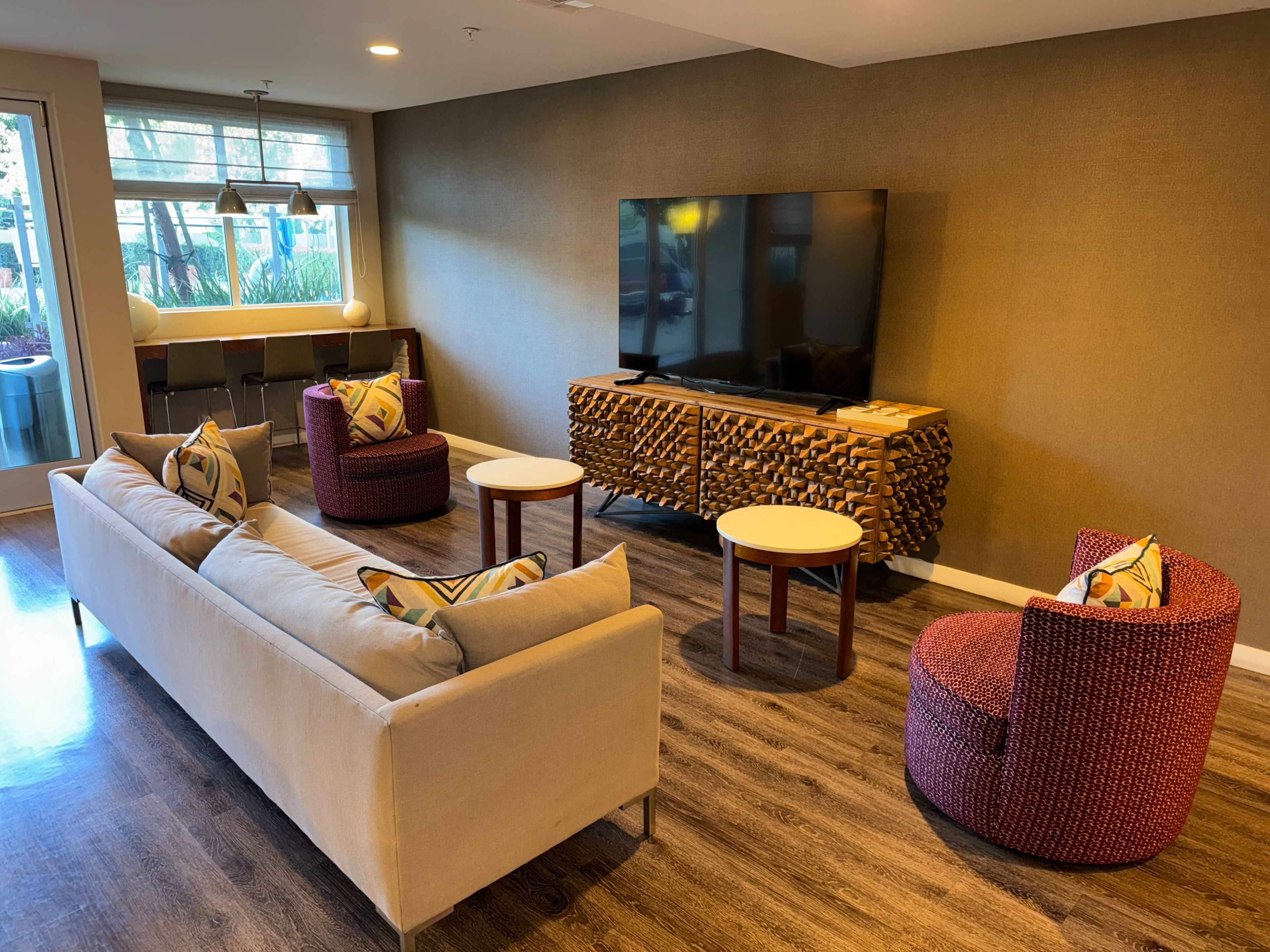 Stylish Lounge in the Heart of Koreatown Image in Koreatown, Los Angeles, CA