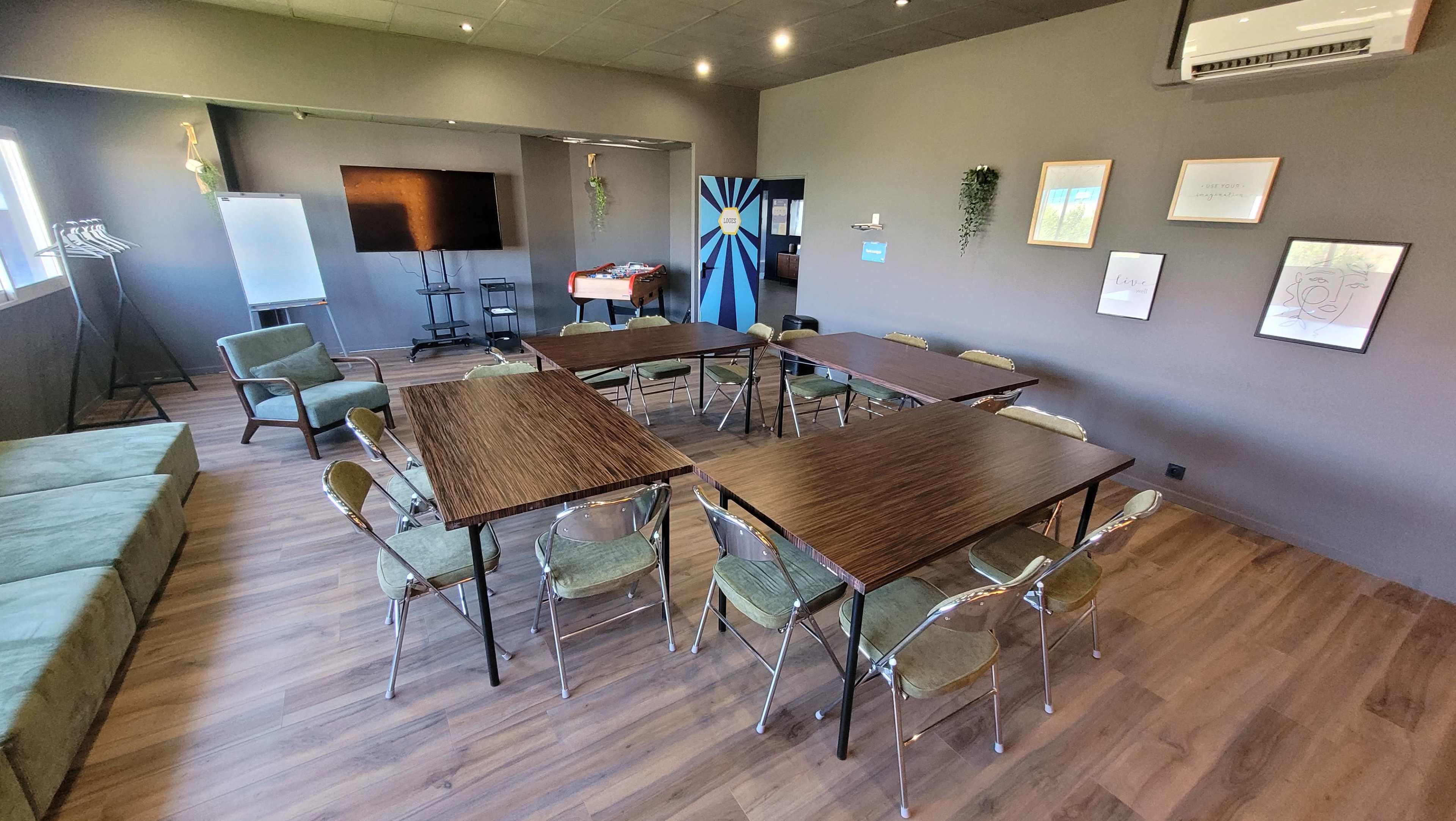 Salle de réunion Image in G, Les pennes mirabeay