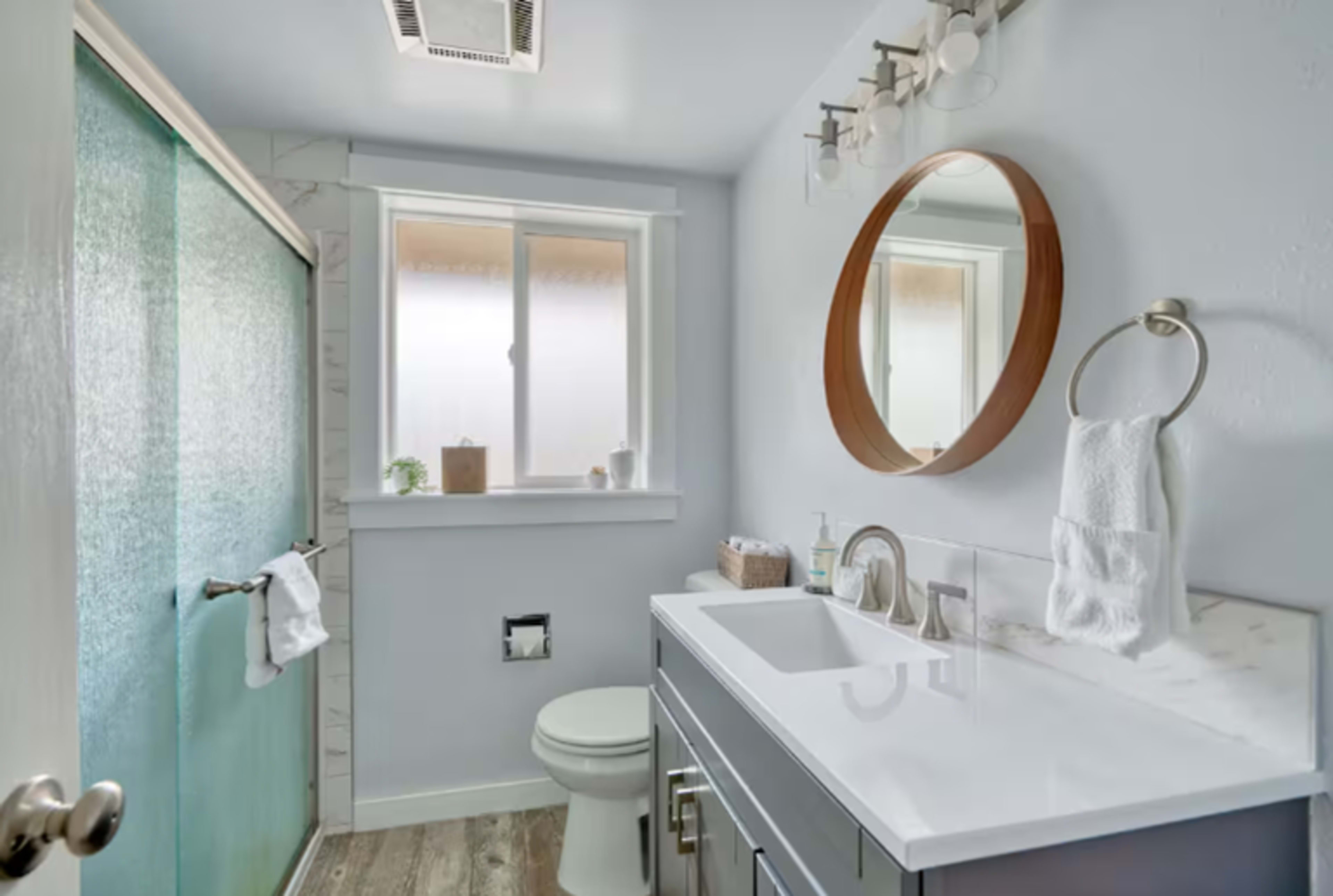 Cozy Mountain Condo on Hole #1 of a Golf Course, minutes away from skiing and hiking Image in Welches, Welches, OR