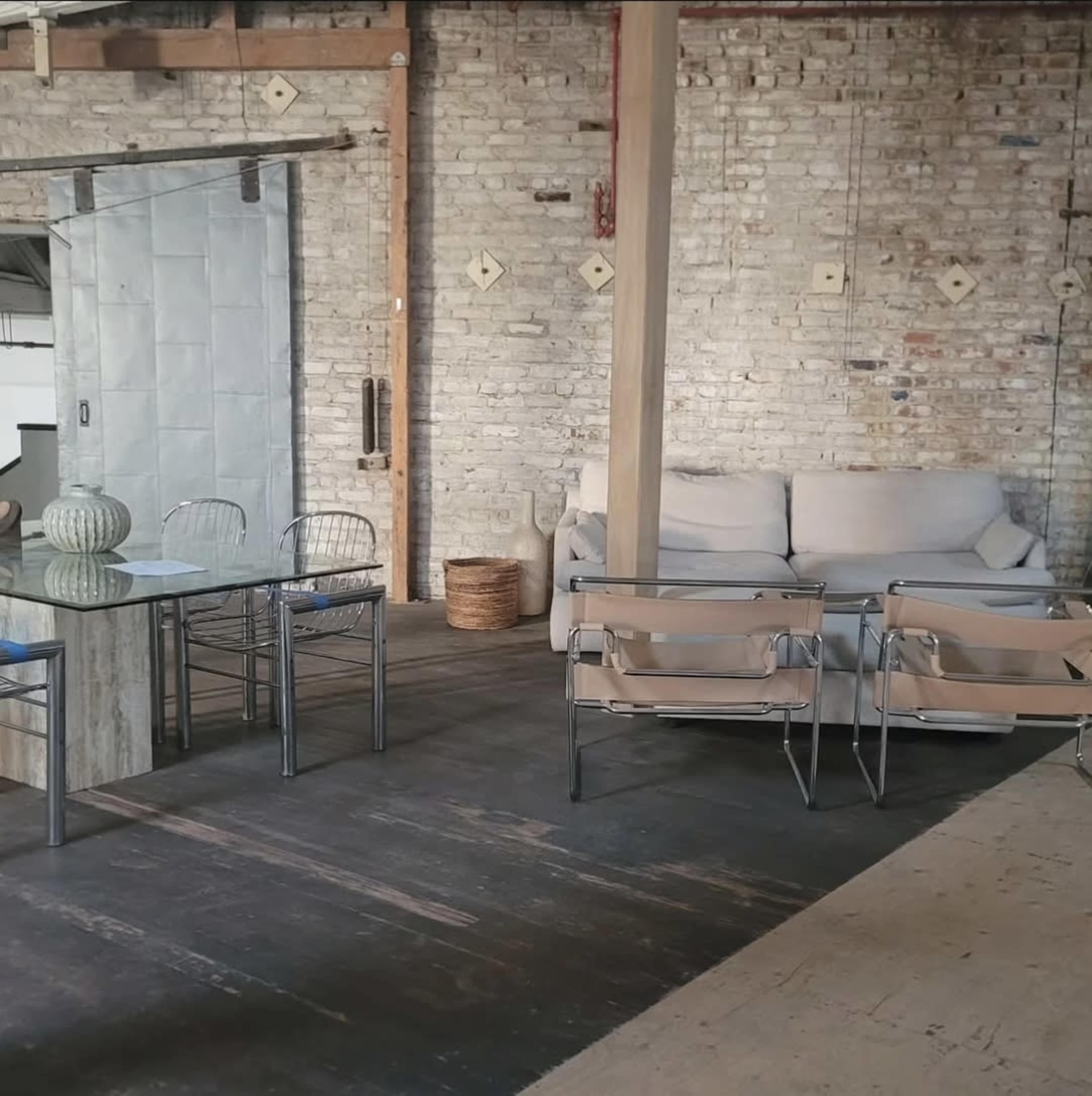 Huge old LOFT with many wall styles and a Cyclorama Image in Northeast Los Angeles, Los Angeles, CA