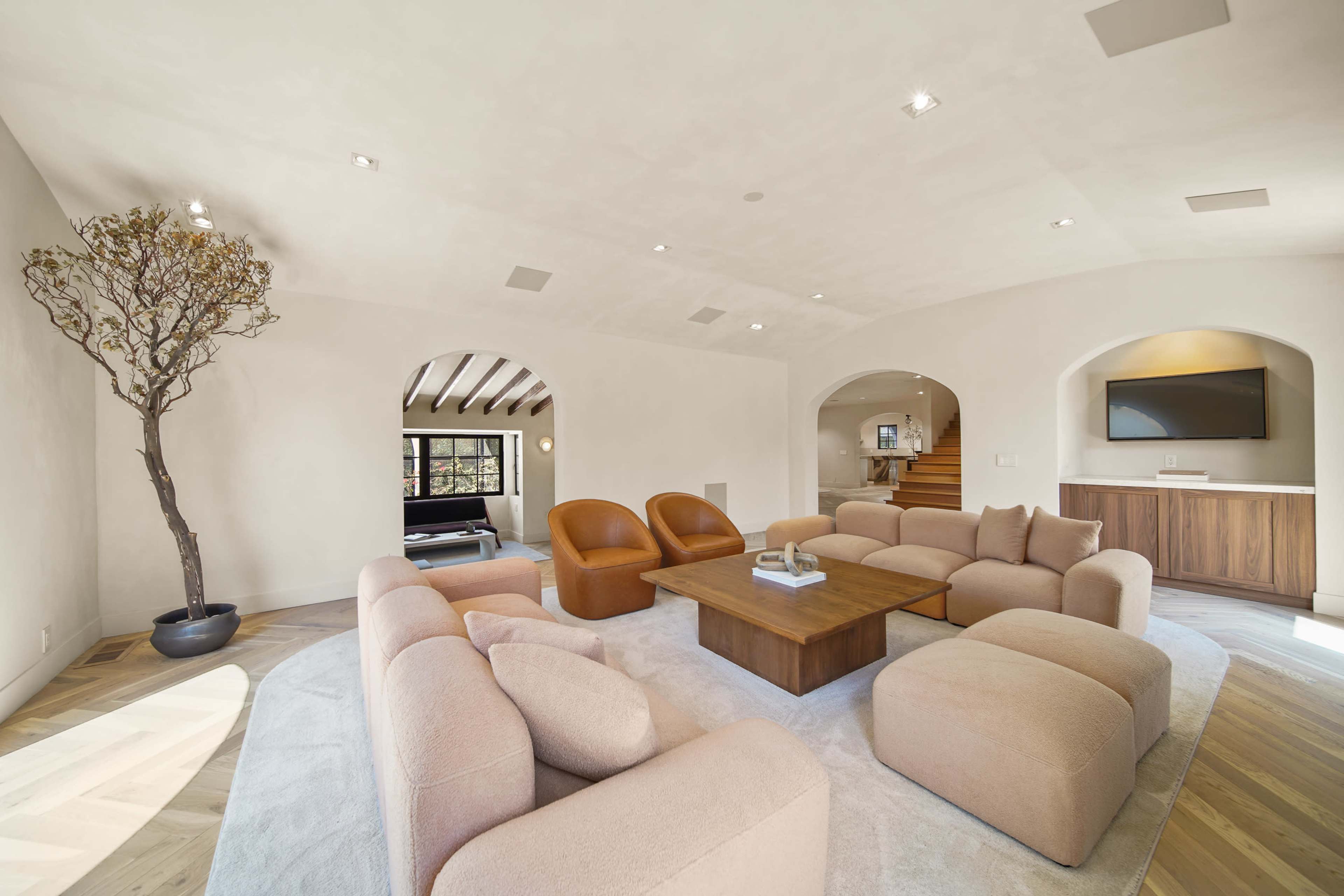 MODERN SPANISH VILLA WITH ARCHES, BEAMS & POOL Image in Central LA, Los Angeles, CA