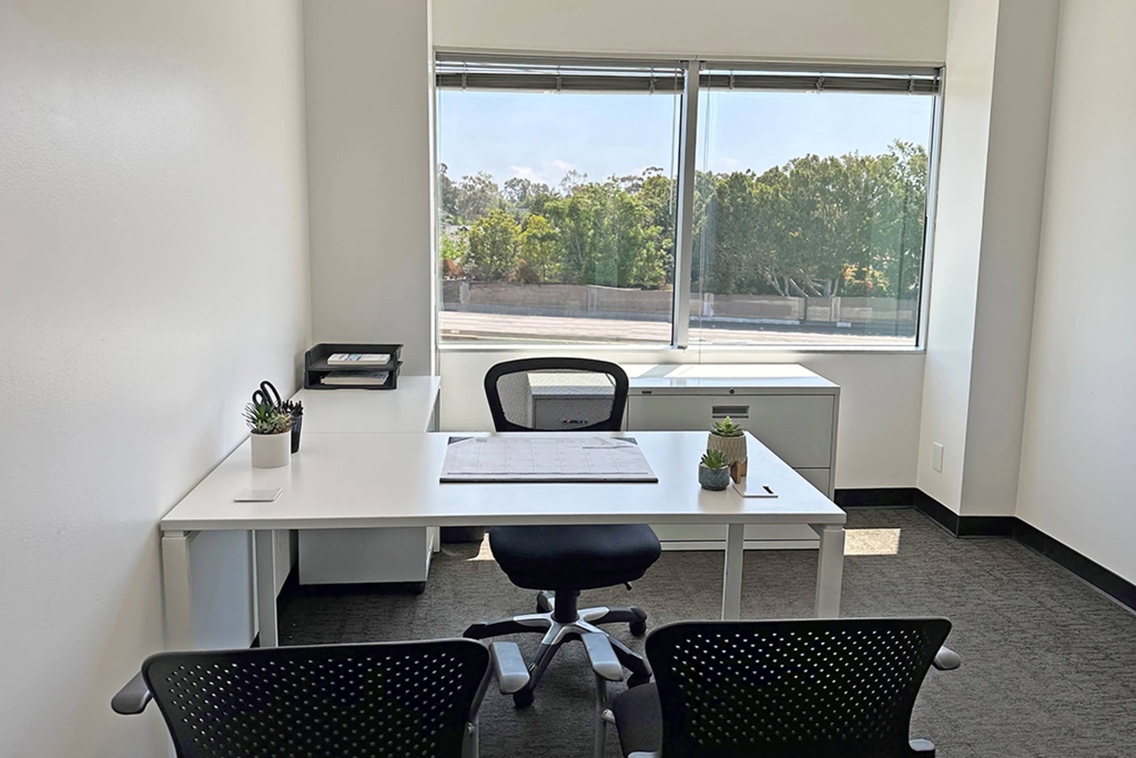 Brentwood Glen - UCLA Neighborhood Image in Westwood, Los Angeles, CA