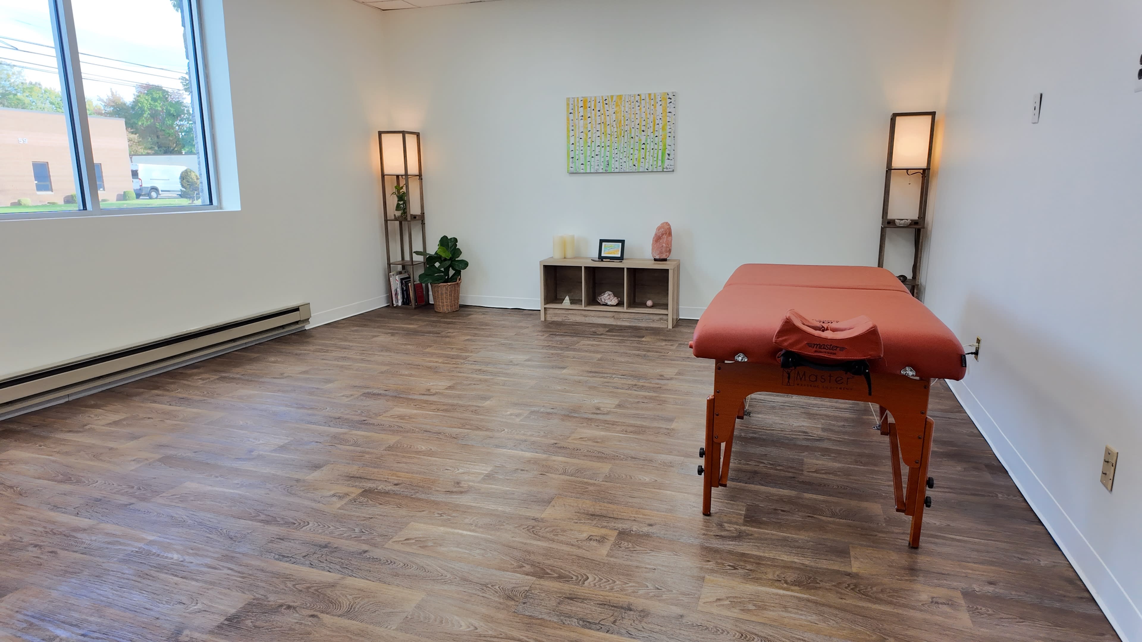 Cozy & Quiet Urban Studio with Free Onsite Parking – West Babylon Image in Babylon, West Babylon, NY