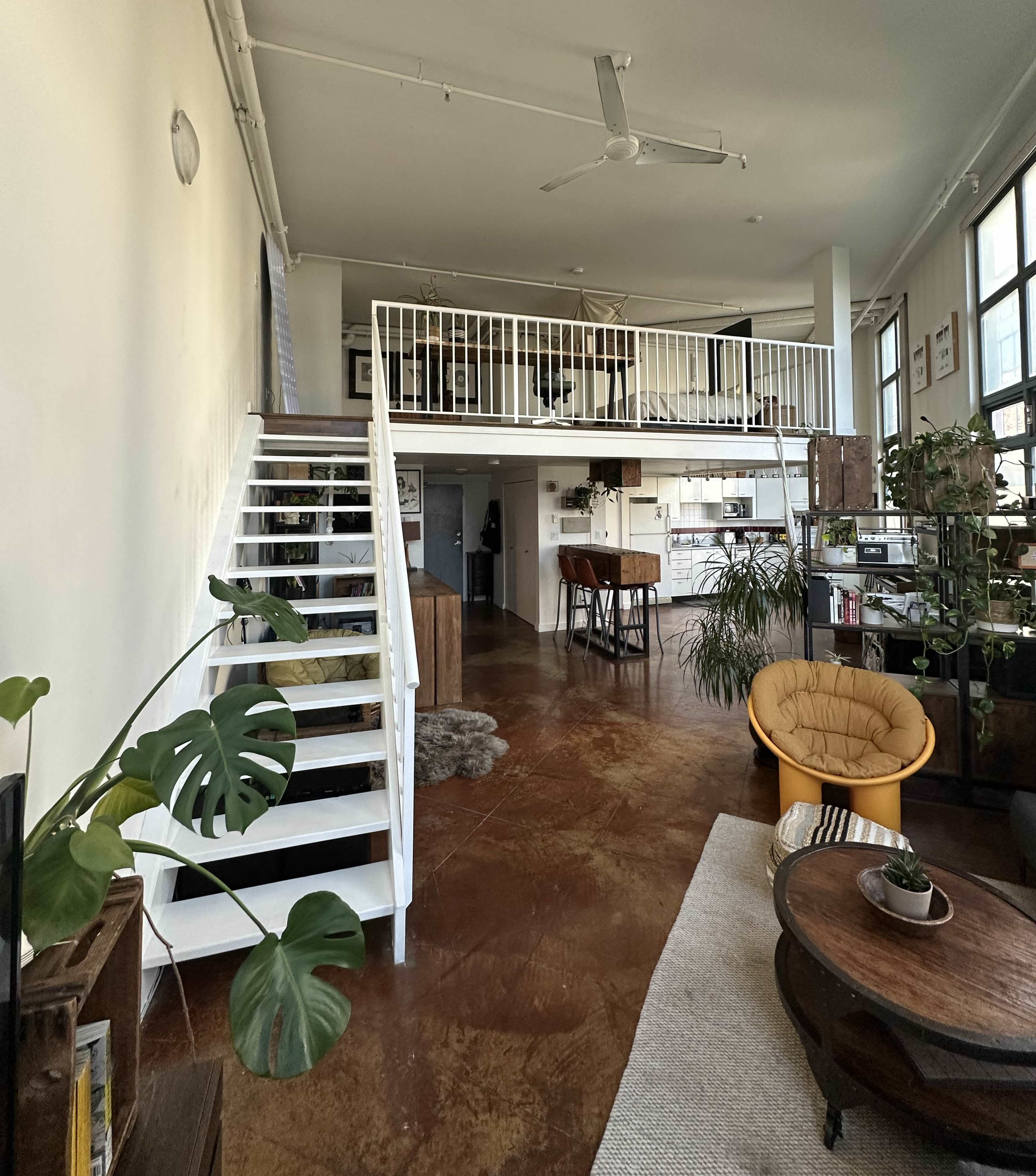 Large 16 foot ceiling windows LOFT. Image in East Vancouver, Vancouver, BC