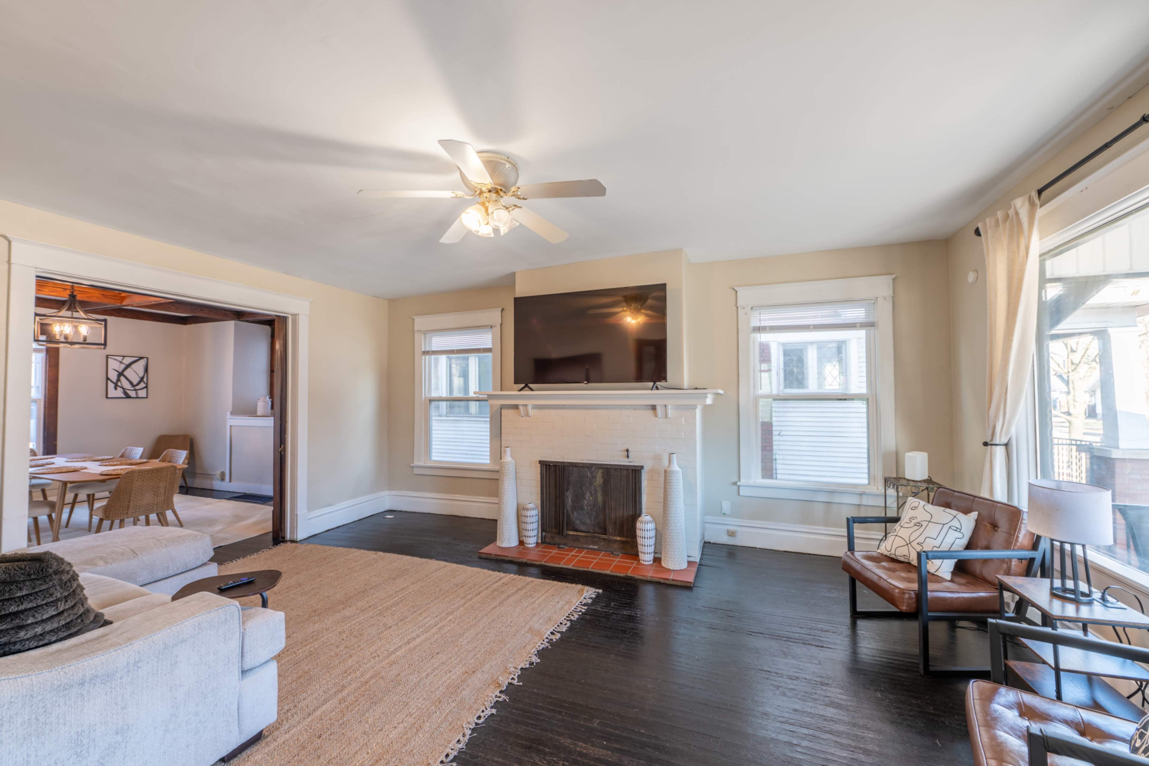 Bright and Spacious Peoria Home for Meetings and Shoots Image in , Peoria, IL