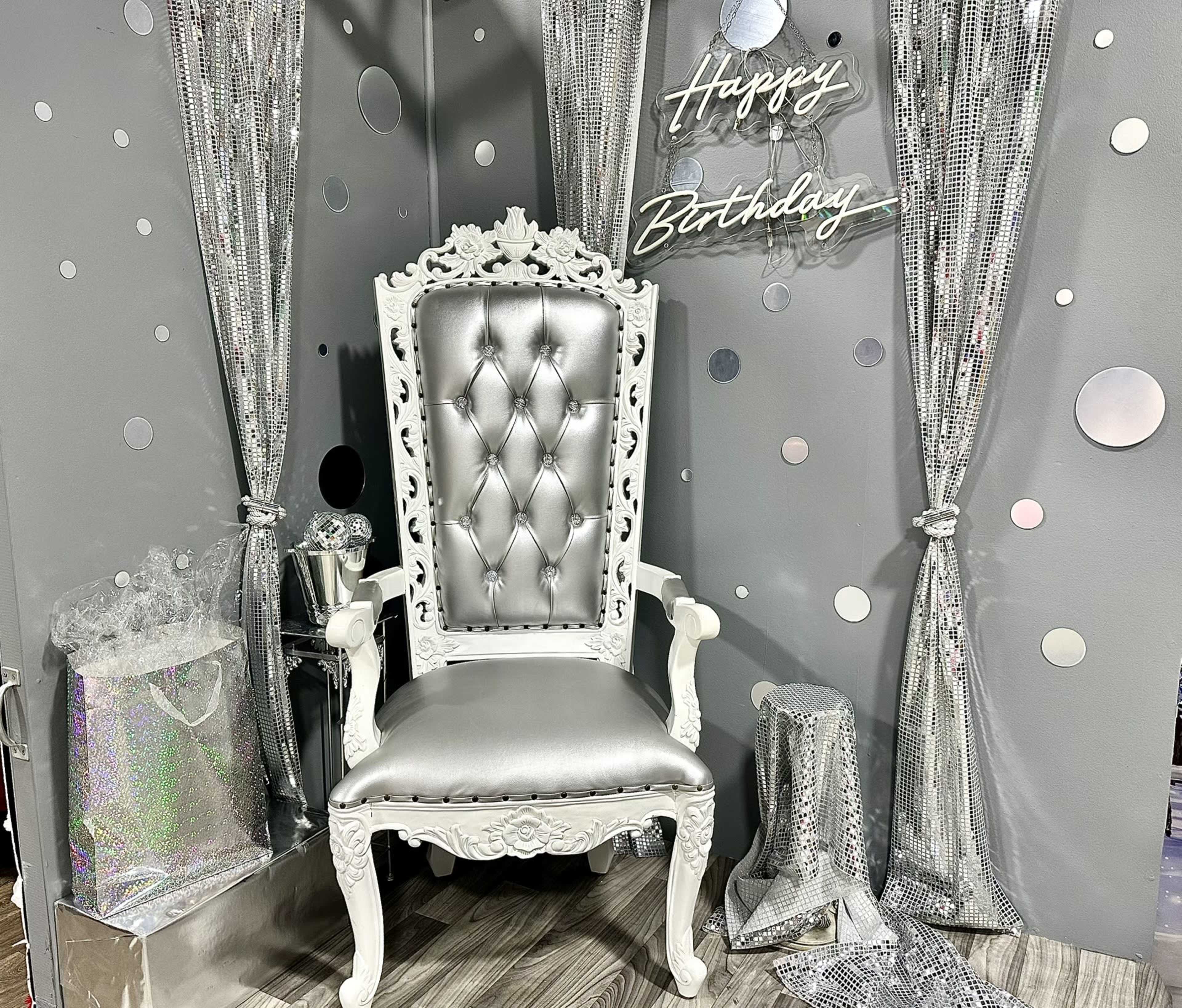 PhotoStudio: 20+ Sets, Natural Light, Creative, 2500sq/ft Photo, Video, Events, Podcasts Image in Gwinnett Village, Norcross, GA
