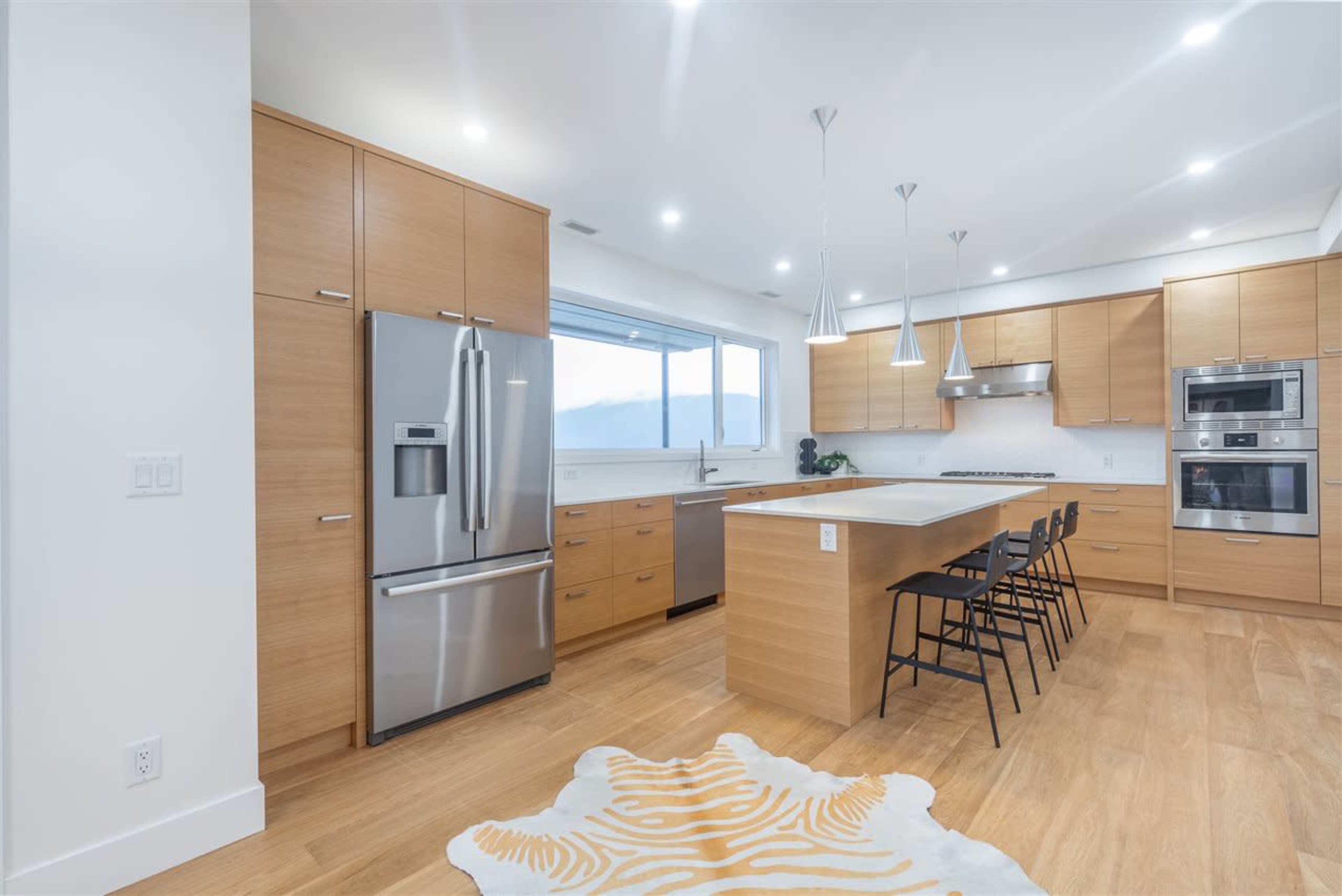 Modern Contemporary Home With Panoramic Views Of Stawamus Chief And Beautiful Sunsets Image in Squamish, Squamish, BC