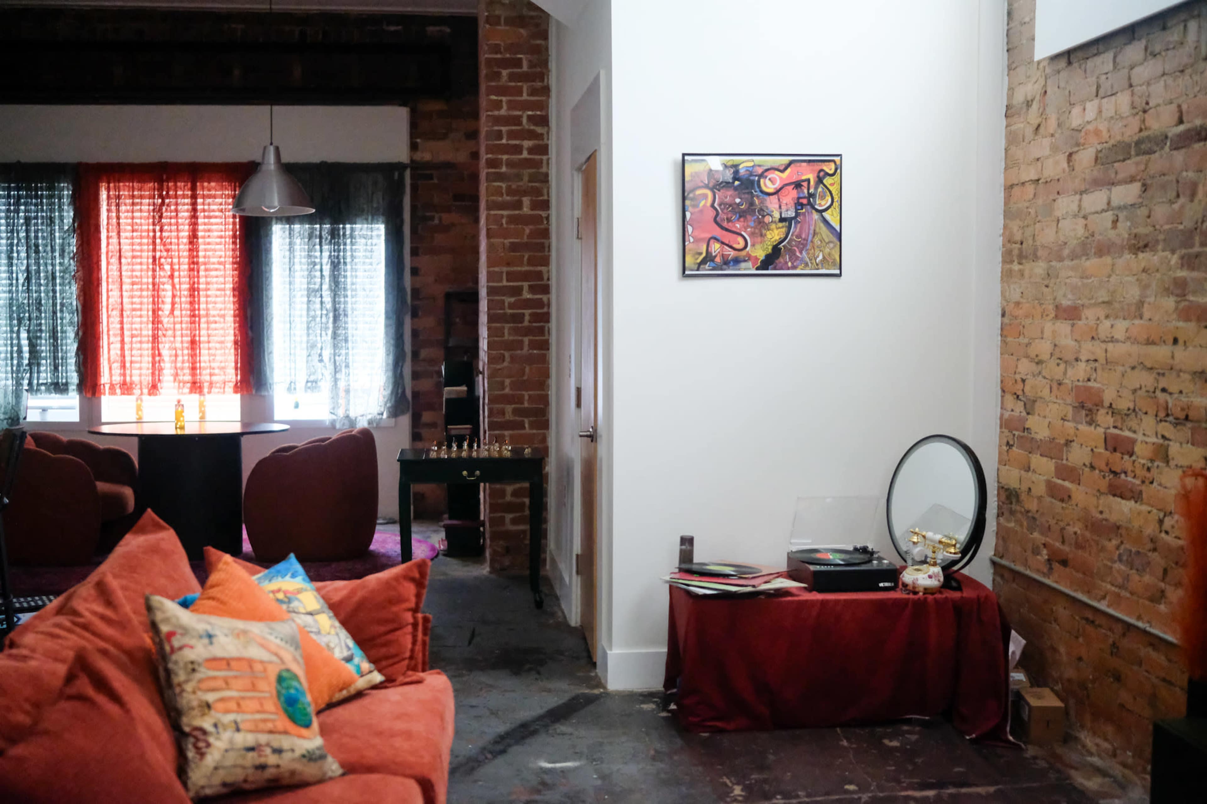 Retro Loft with Chef Kitchen Image in Mechanicsville, Atlanta, GA