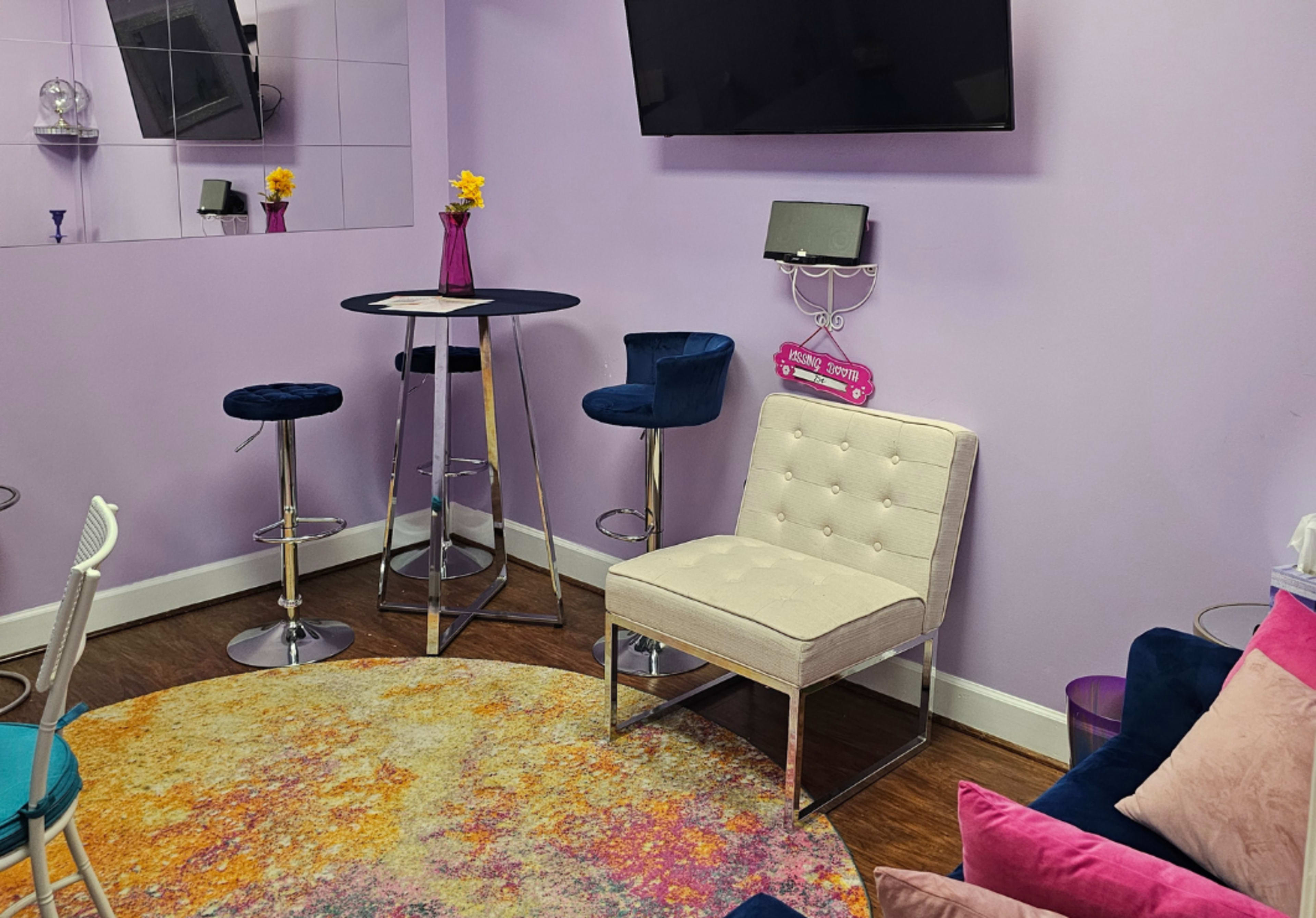 Purple Merlot Room Image in , Fredericksburg, VA