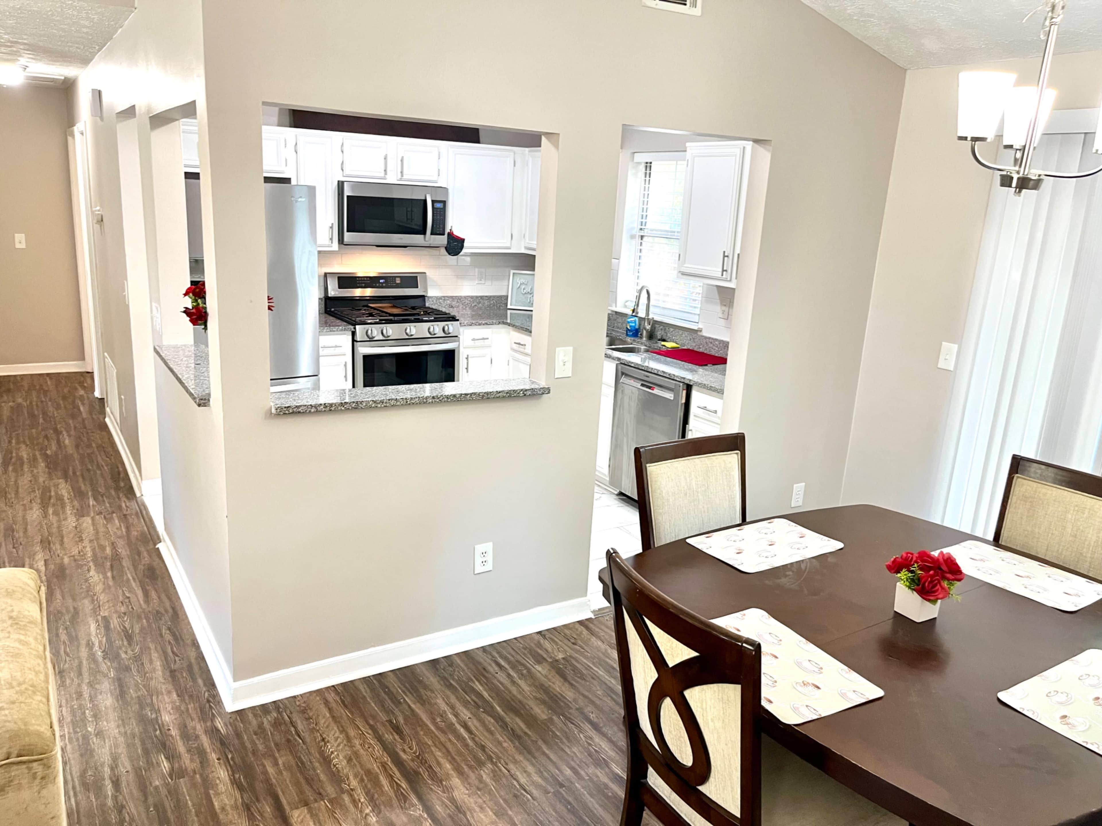 Living Room & Dining Area for Productions in Atlanta Image in South Fulton, Atlanta, GA