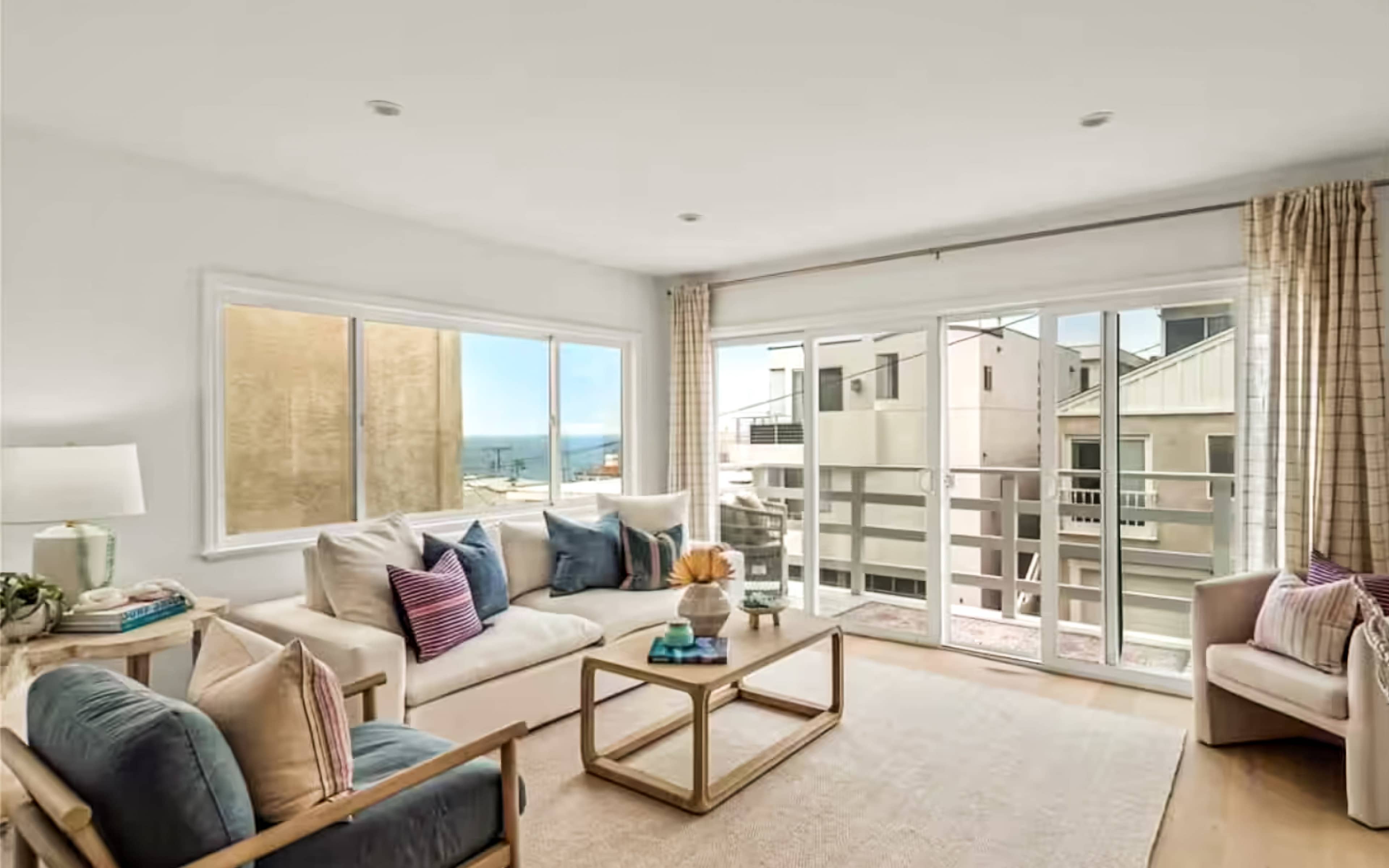 Elegant Modern Home with Expansive Layout & Natural Light Image in El Porto, Manhattan Beach, CA