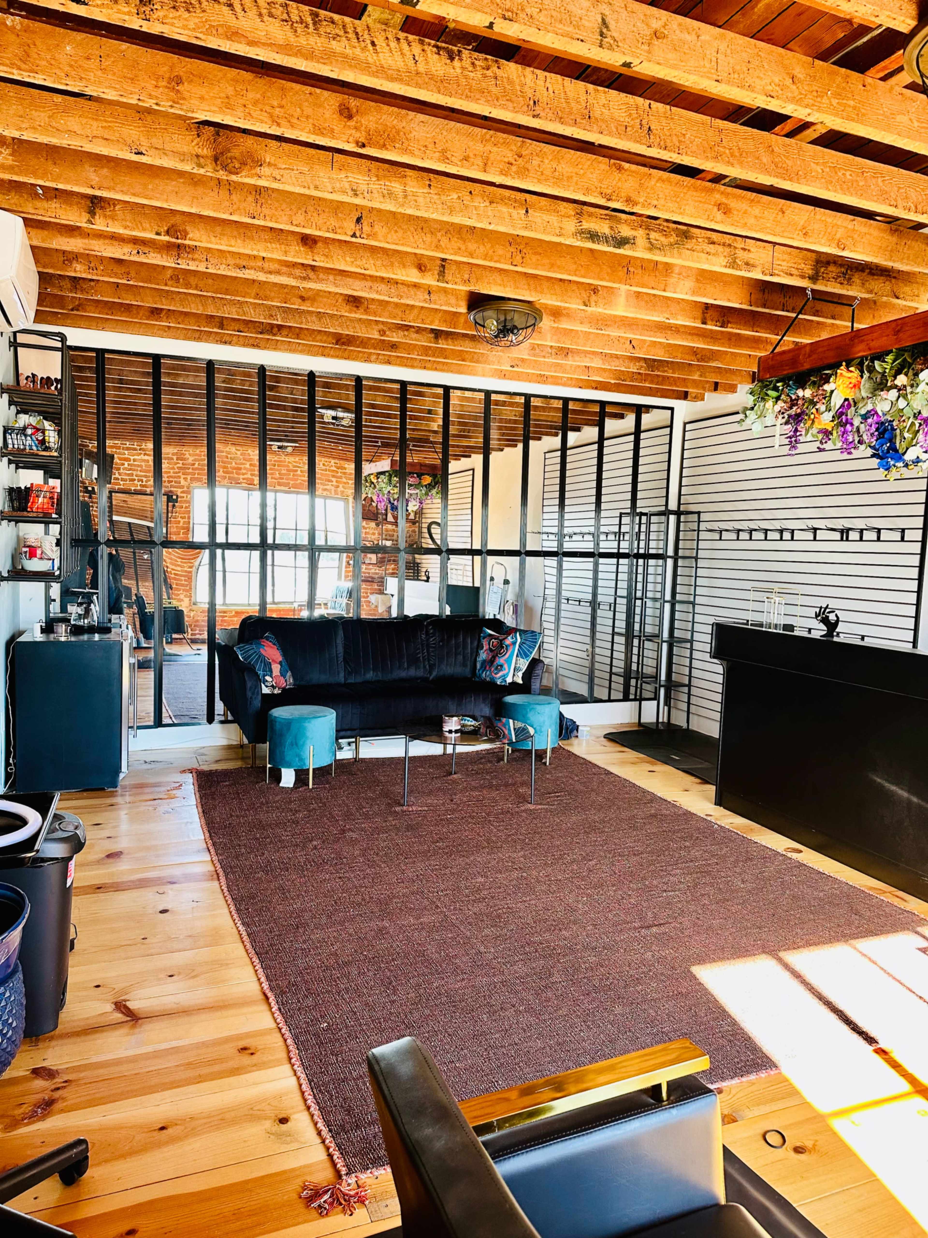 Small Mid City Suite for Beauty Services Image in South Los Angeles, Los Angeles, CA