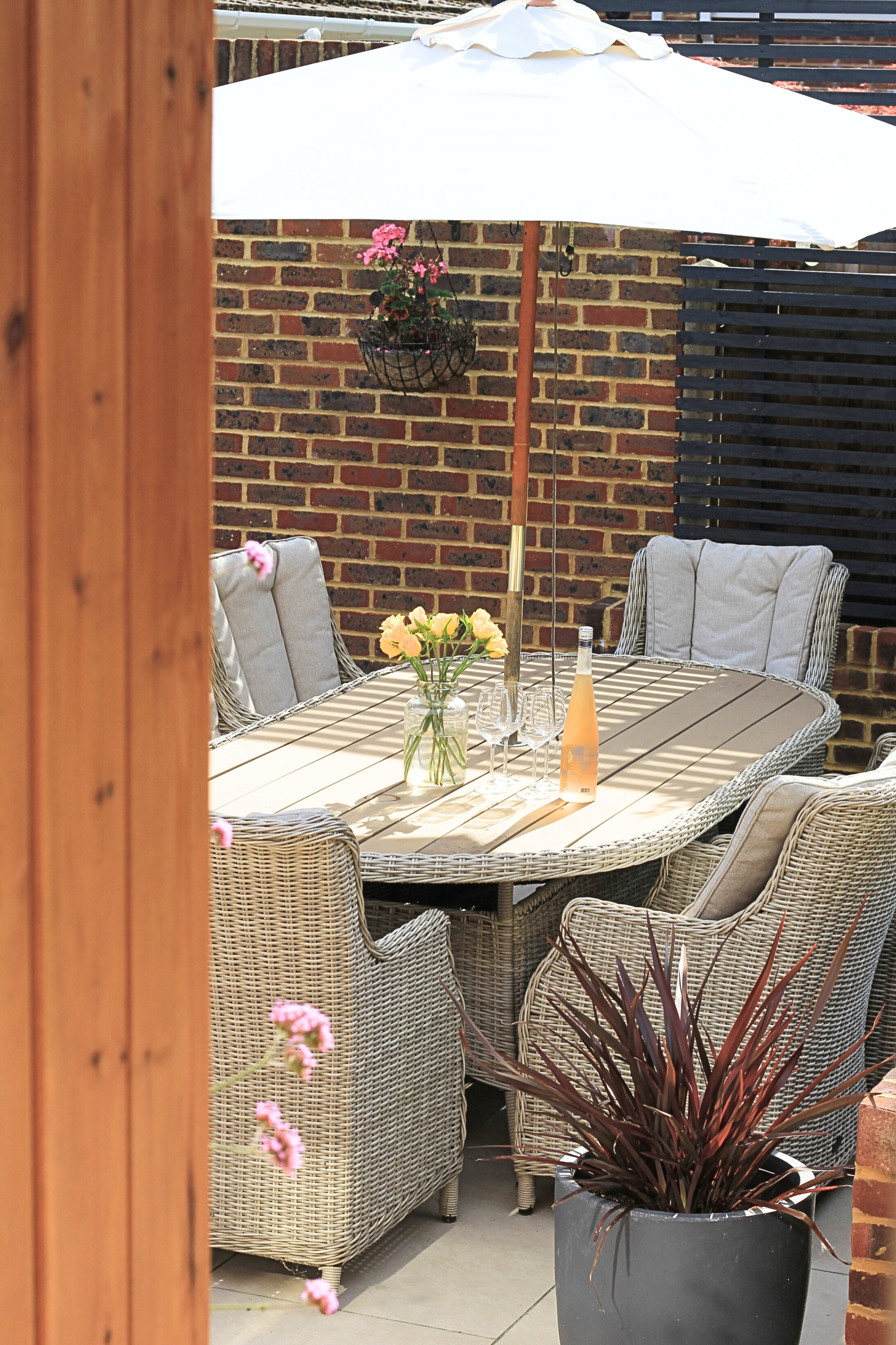 Modern Home with Stylish Interior and Lush Landscaped Garden Image in Farnham, Farnham, ENG