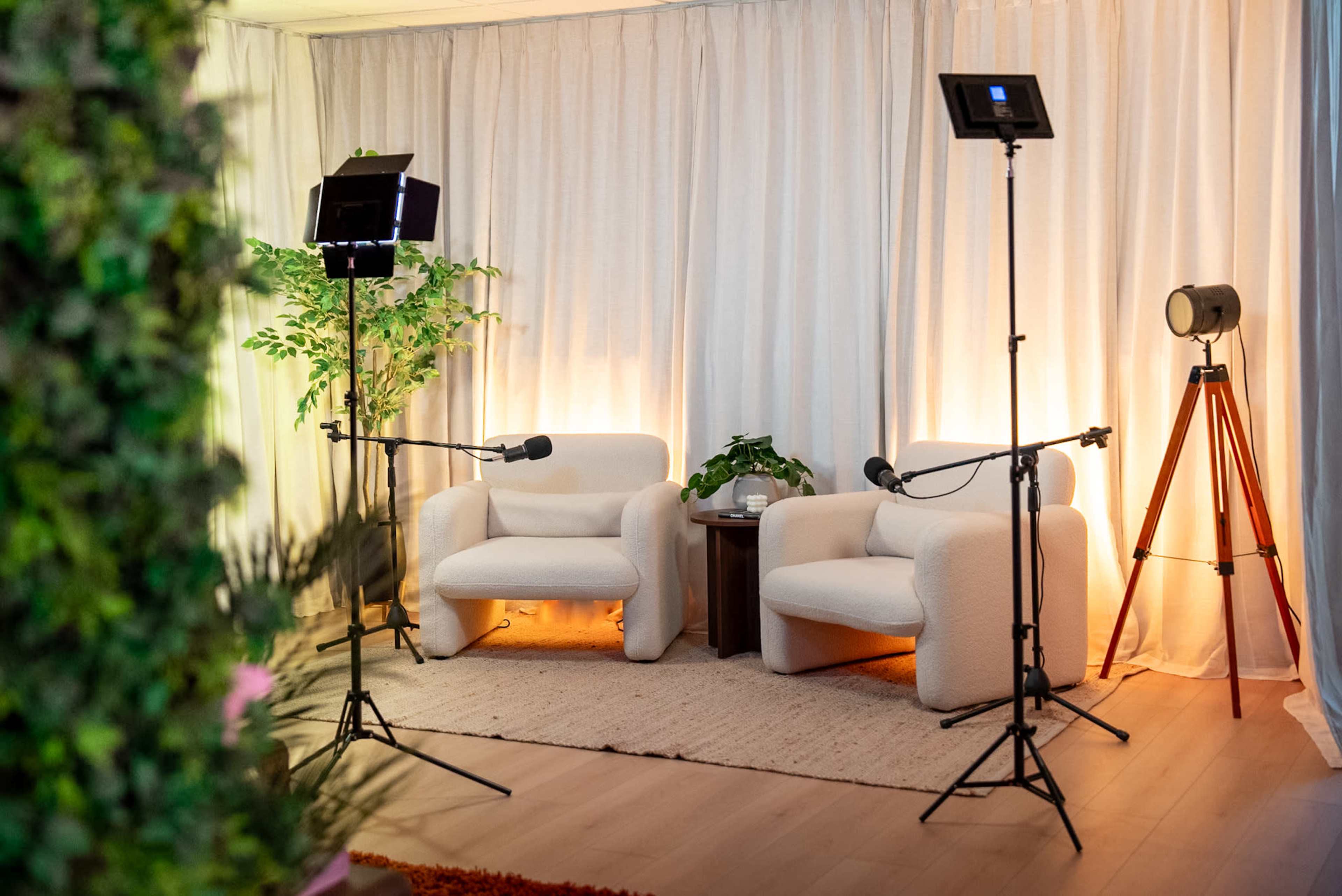7 Sets in Simi - Podcasting, Photoshoots, Film Shoots Image in Simi Valley, Simi Valley, CA