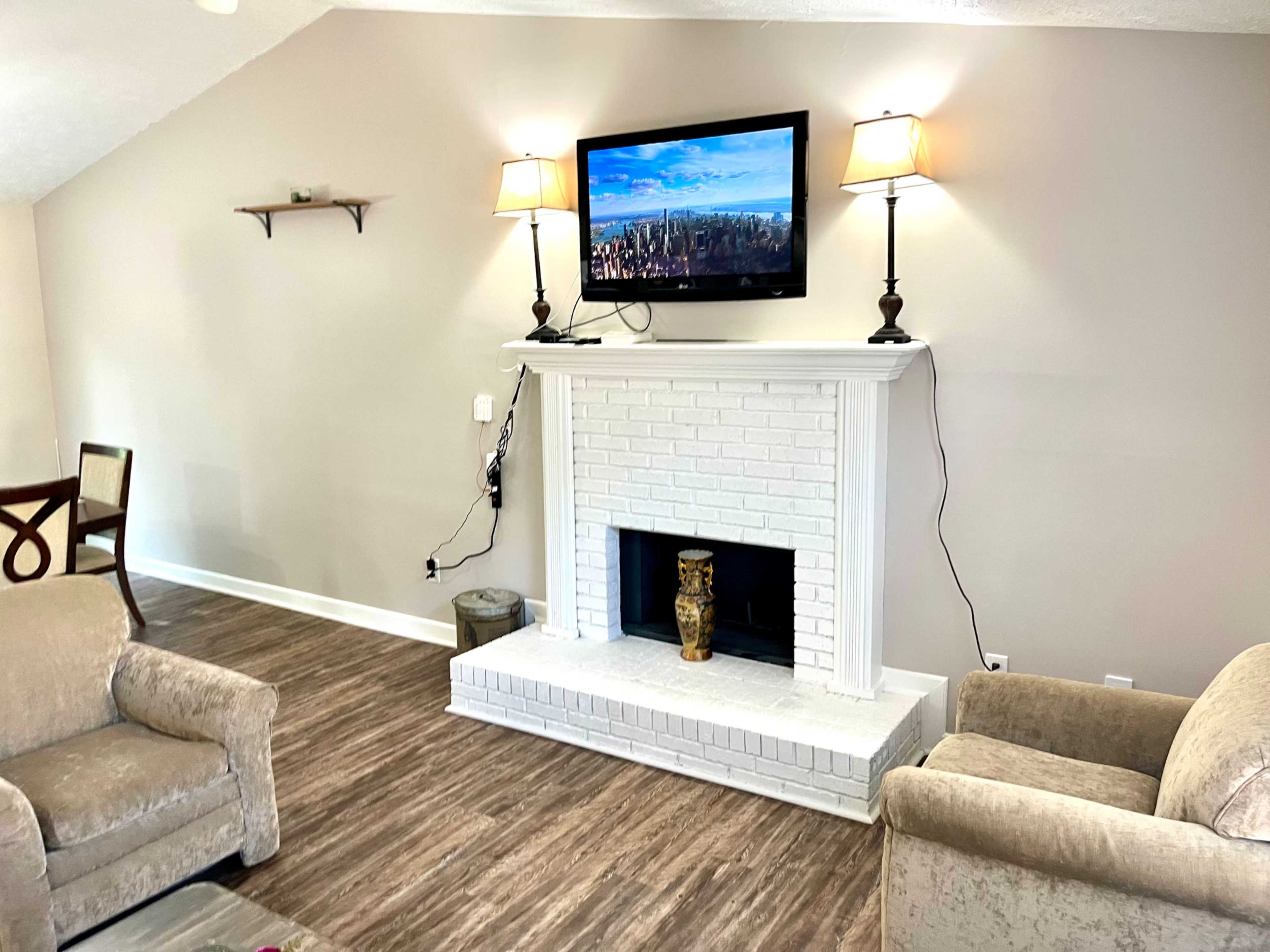 Living Room & Dining Area for Productions in Atlanta Image in South Fulton, Atlanta, GA