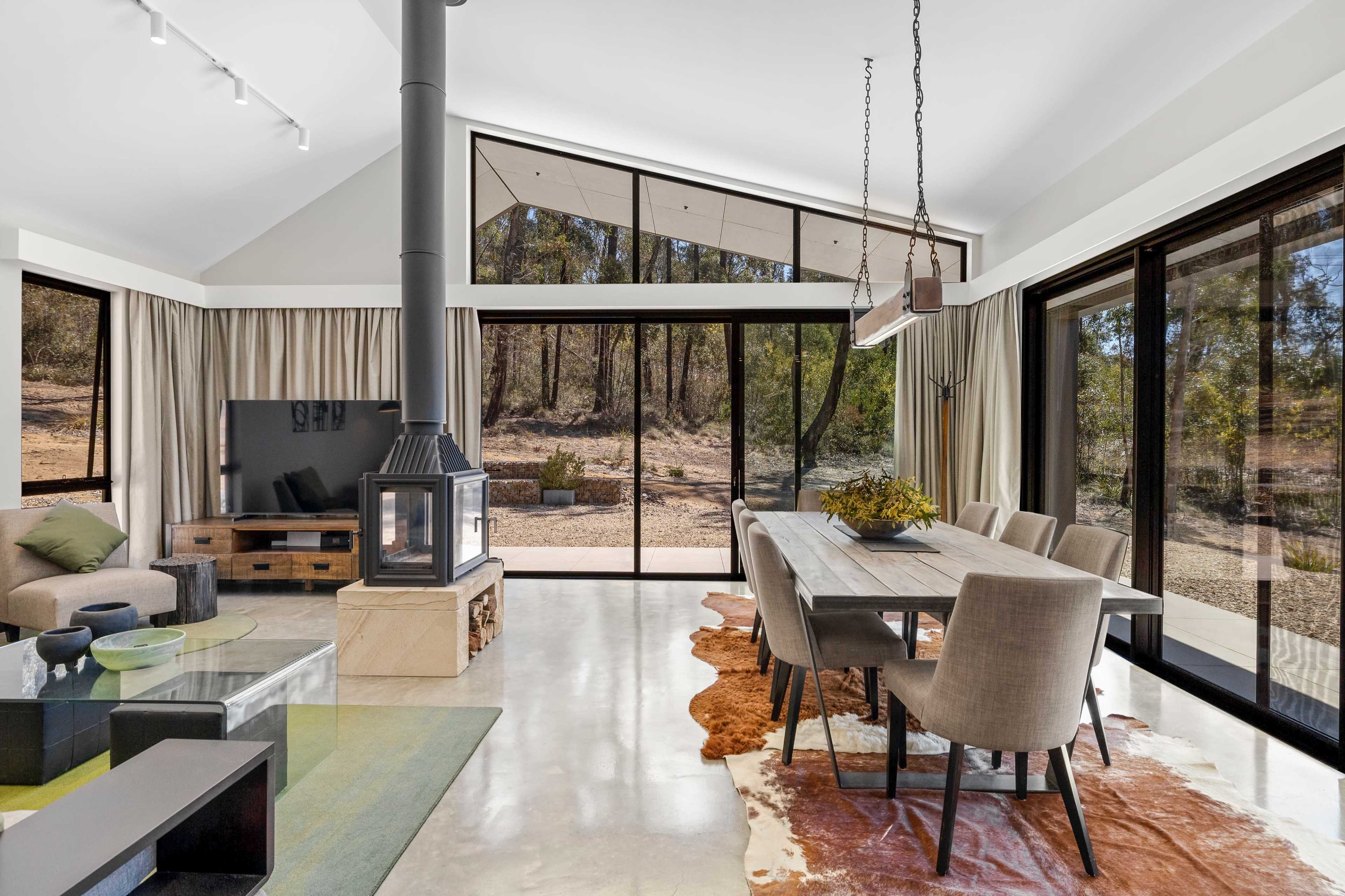 Contemporary Minimalist style house Image in Bell, Bell, NSW