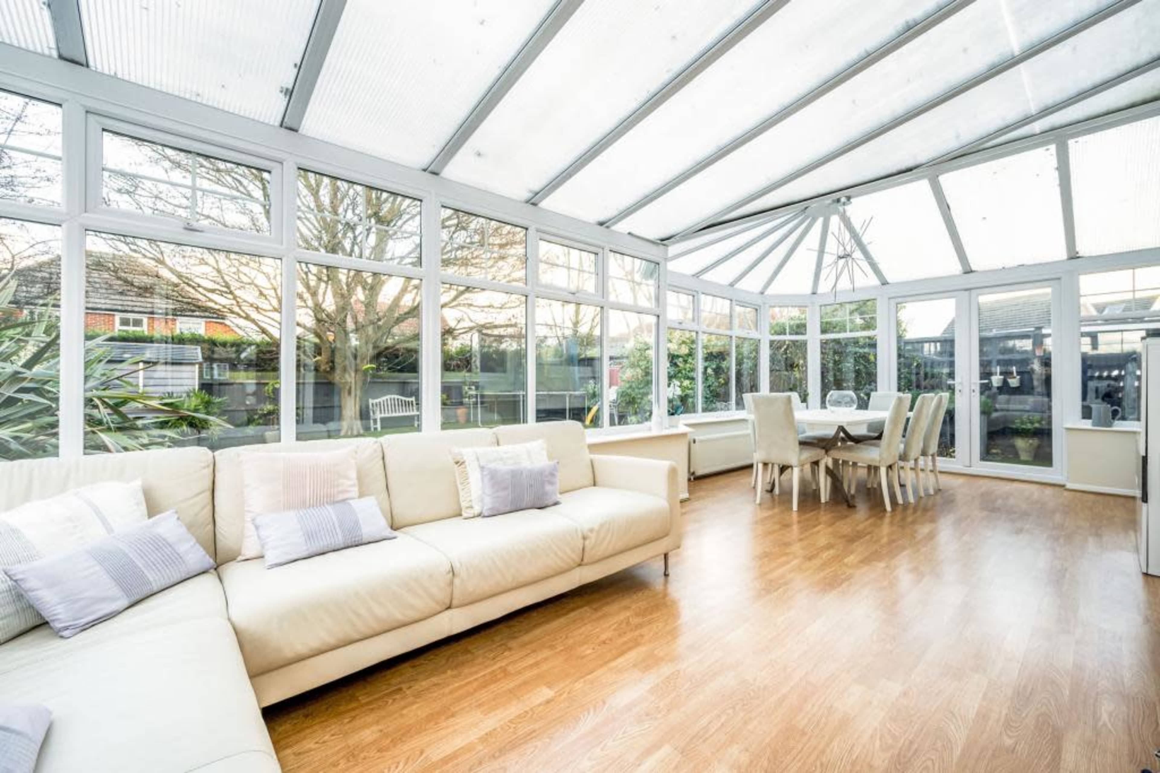 Nice Urban Home with Lush Green Views Image in Chessington, London