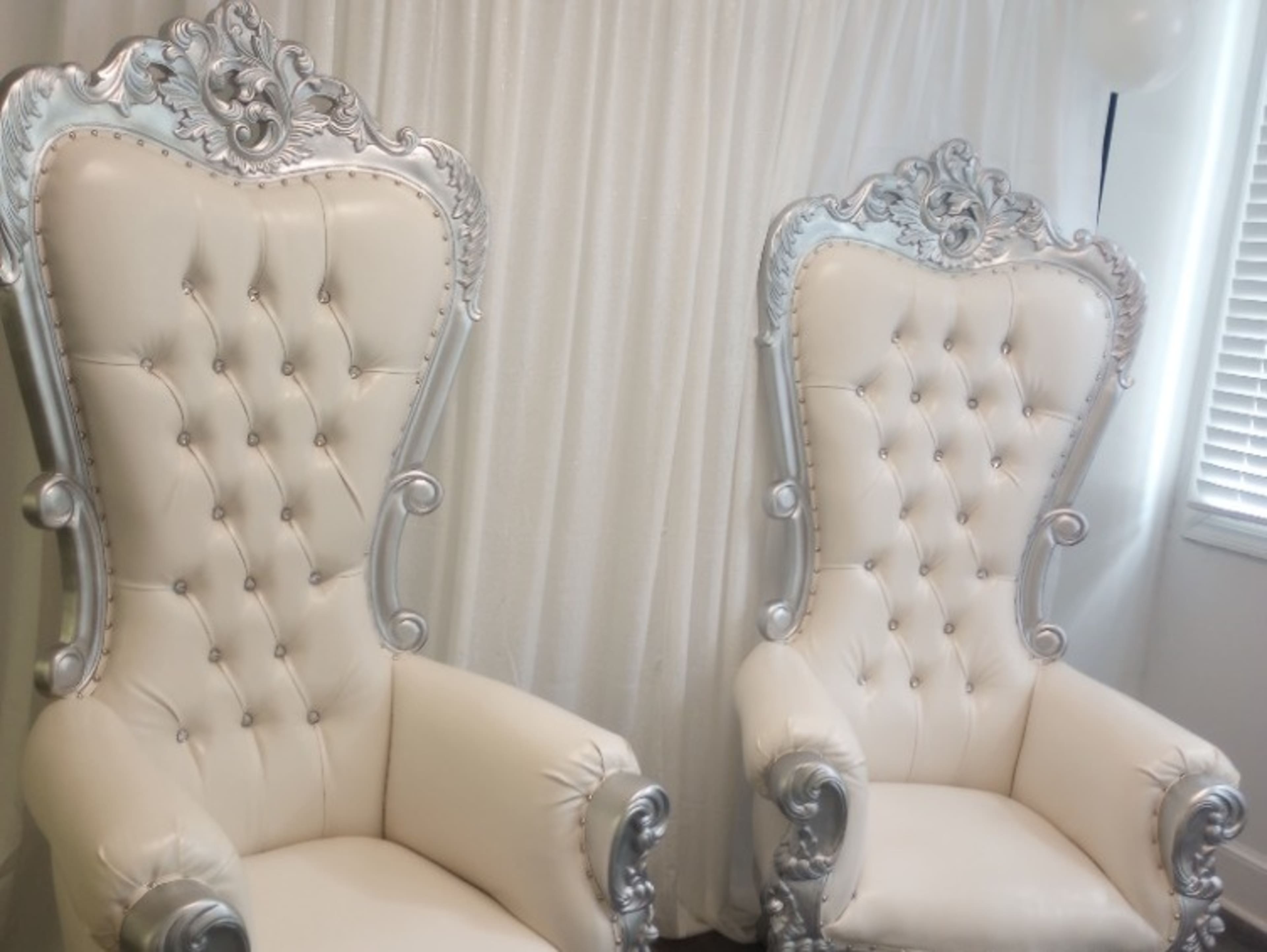 Throne chair