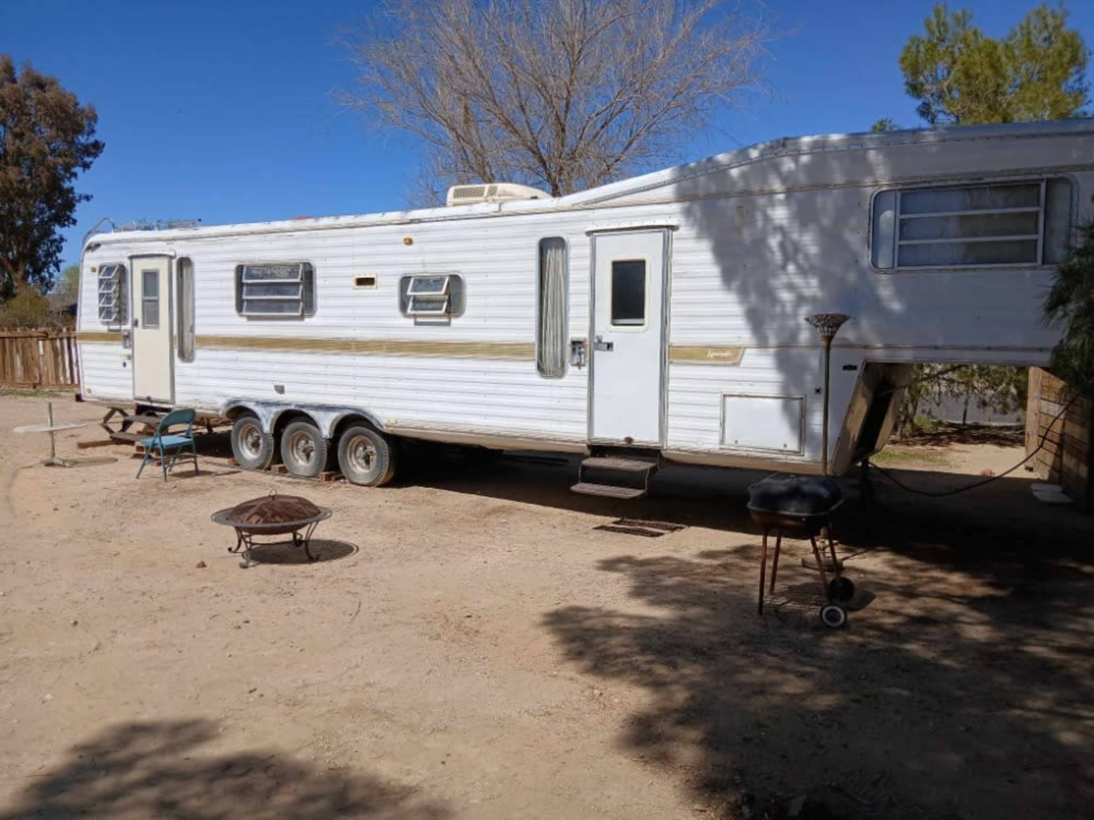 1977 Newmar Kountry Aire 5th Wheel camper
