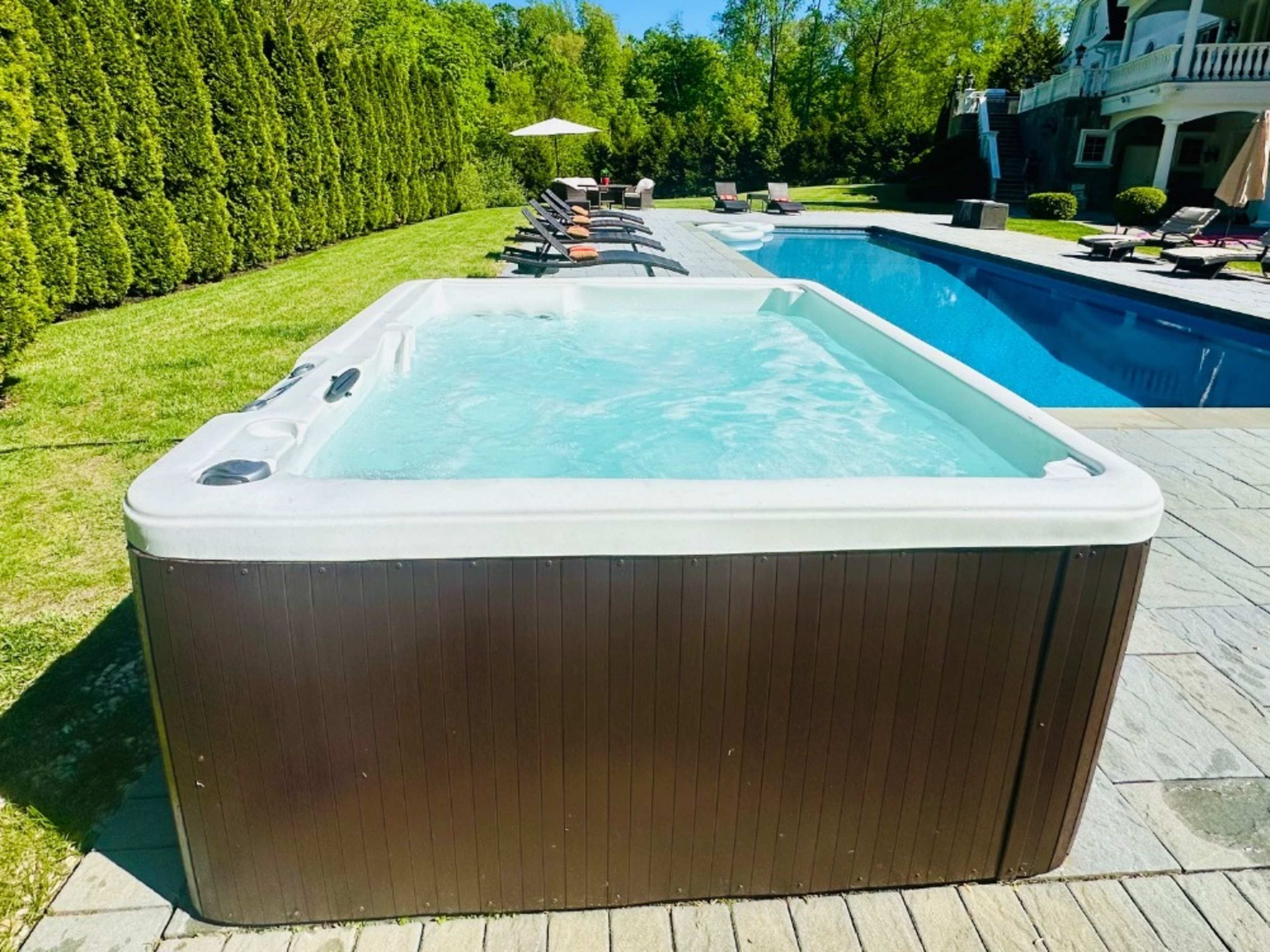 Hot tub 