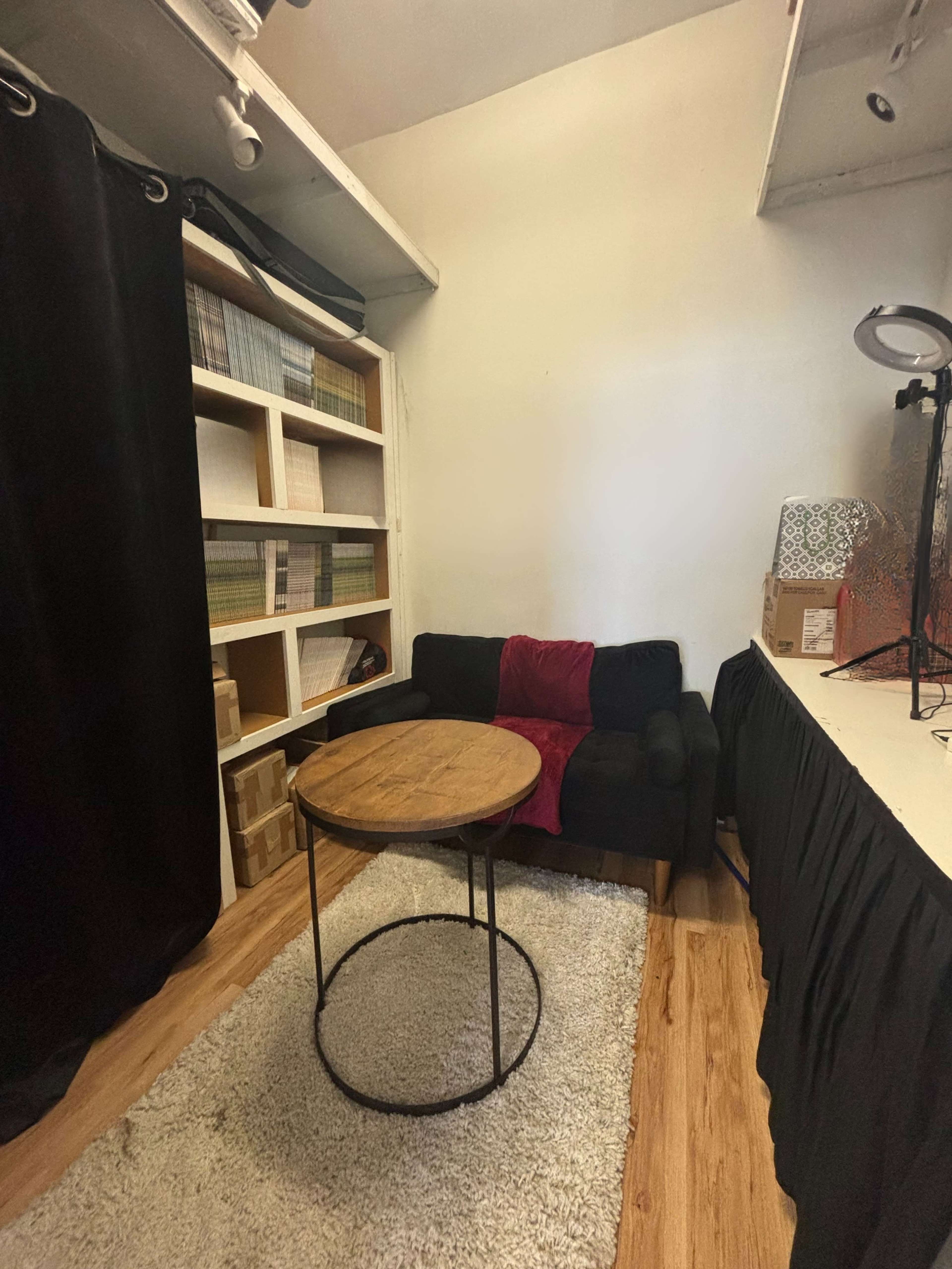 Crisp clean office space available for meetings, podcasts, photo shoots, and very small events. Image in Harsimus Cove, Jersey City, NJ