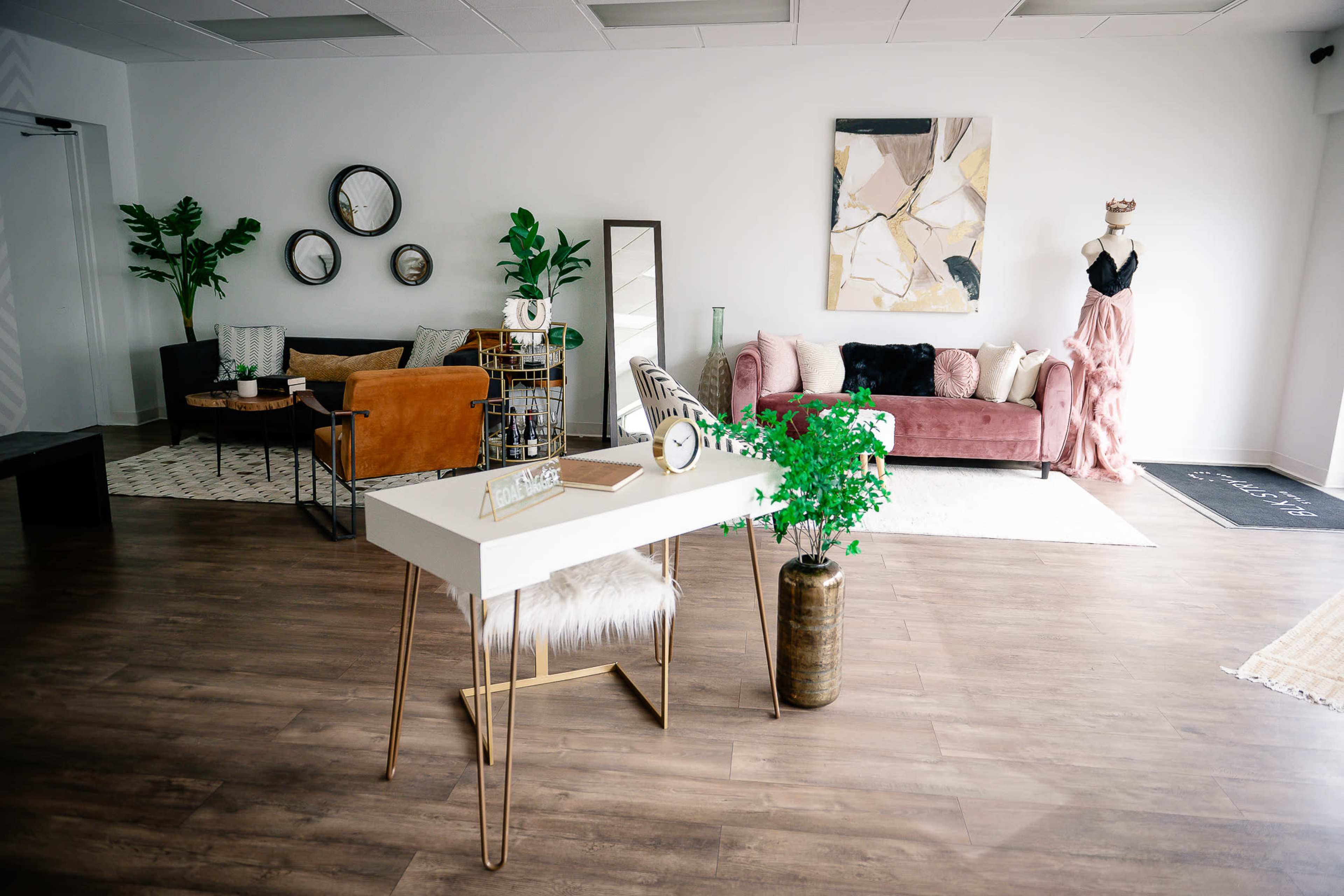 Spacious Bright Photo studio rental with natural light and off camera flash Image in West Hartford, West Hartford, CT