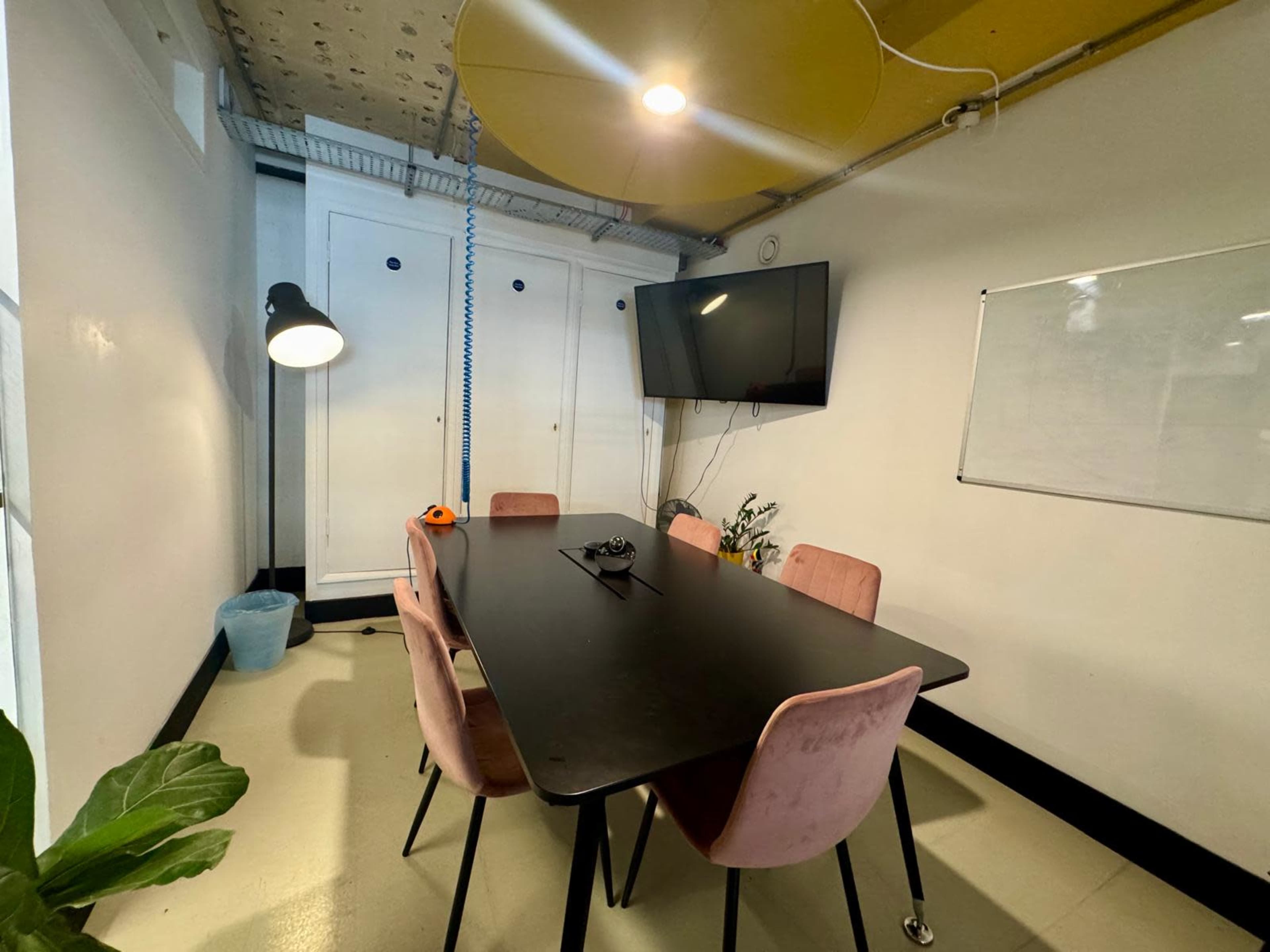 R2 Image in Shoreditch, London, ENG