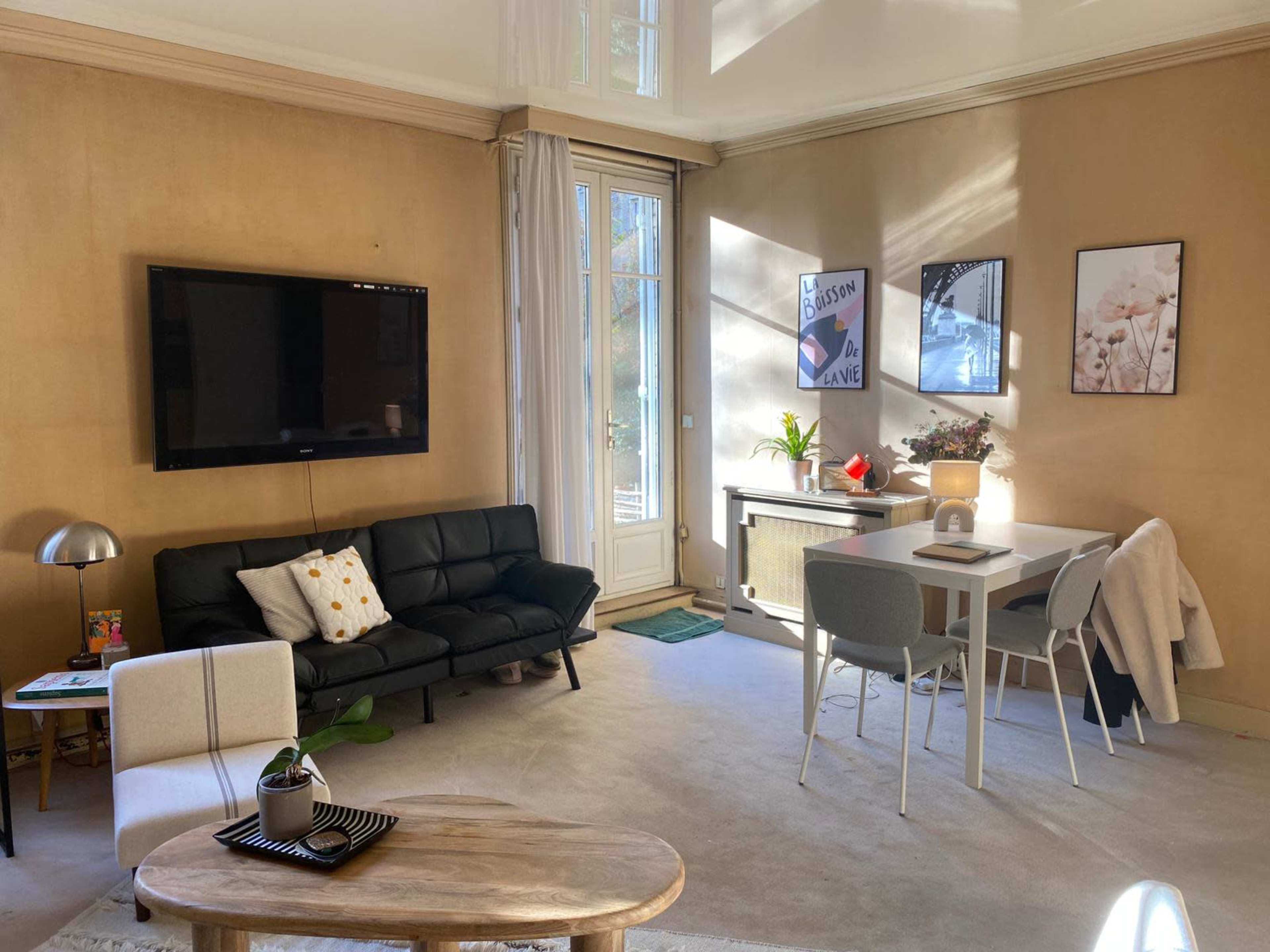 Maison avec jardin privatif avec arbres au coeur d'une résidence privée Image in Ternes, Paris