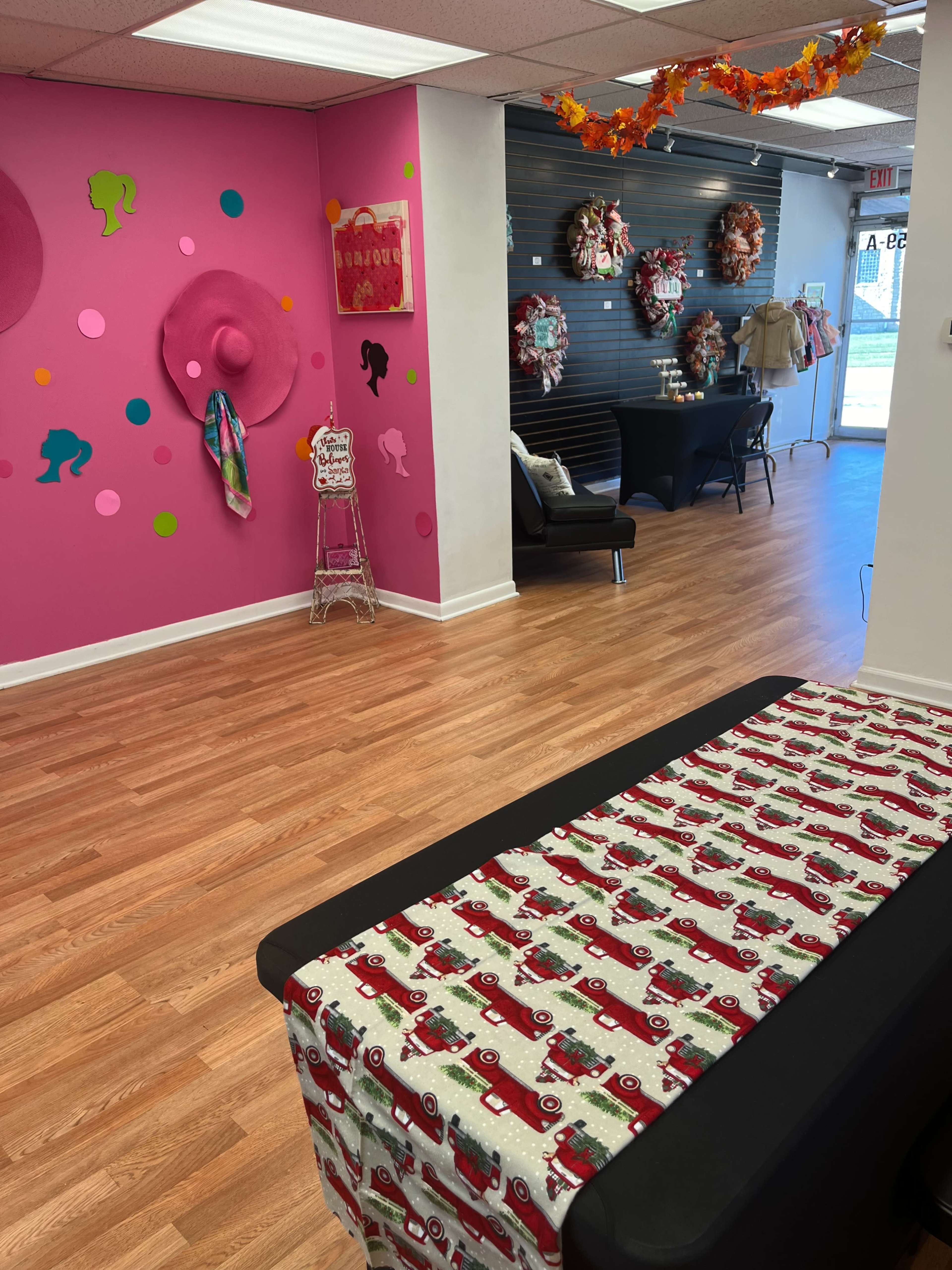 Charming space in Old Orland with lots of sunlight and great empty space! Image in Orland Township, Chicago, IL