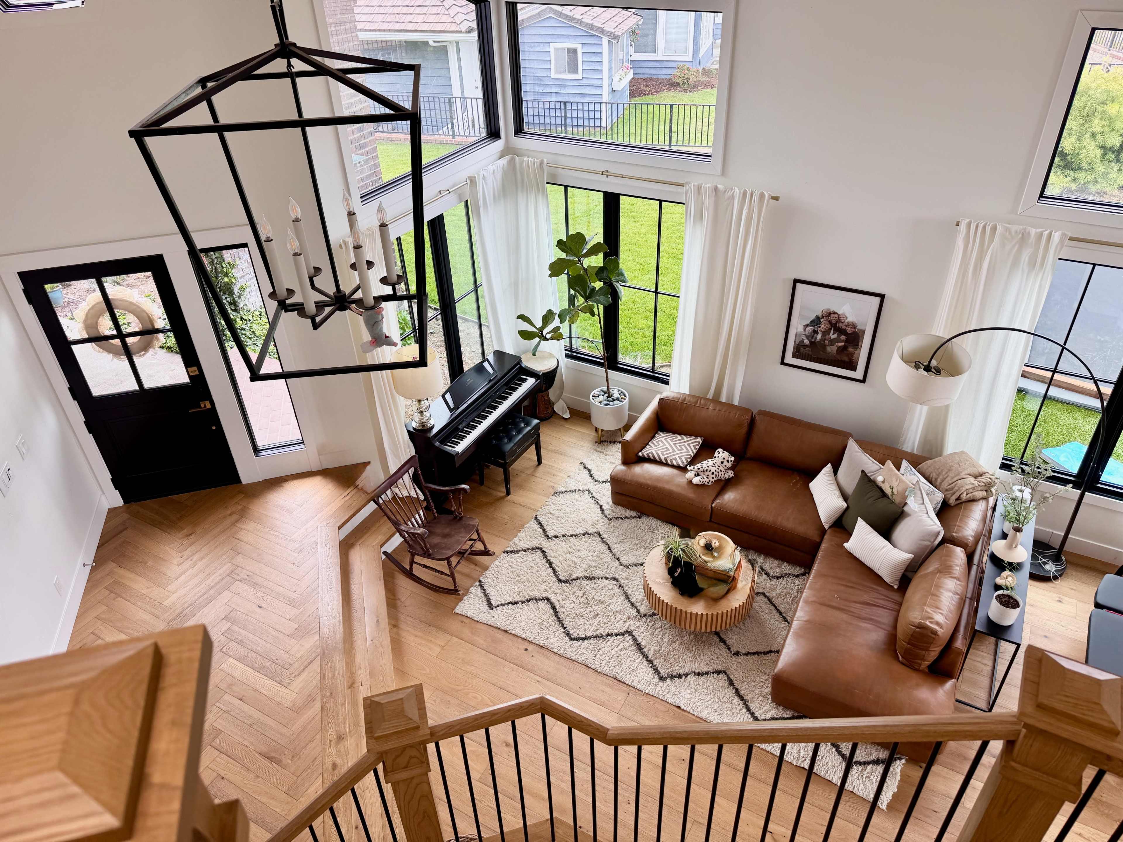 Spacious designer living area, large chef's kitchen, oversized pool, jacuzzi, with privacy and sunset views— perfect for entertaining! Image in Mission Viejo, Mission Viejo, CA