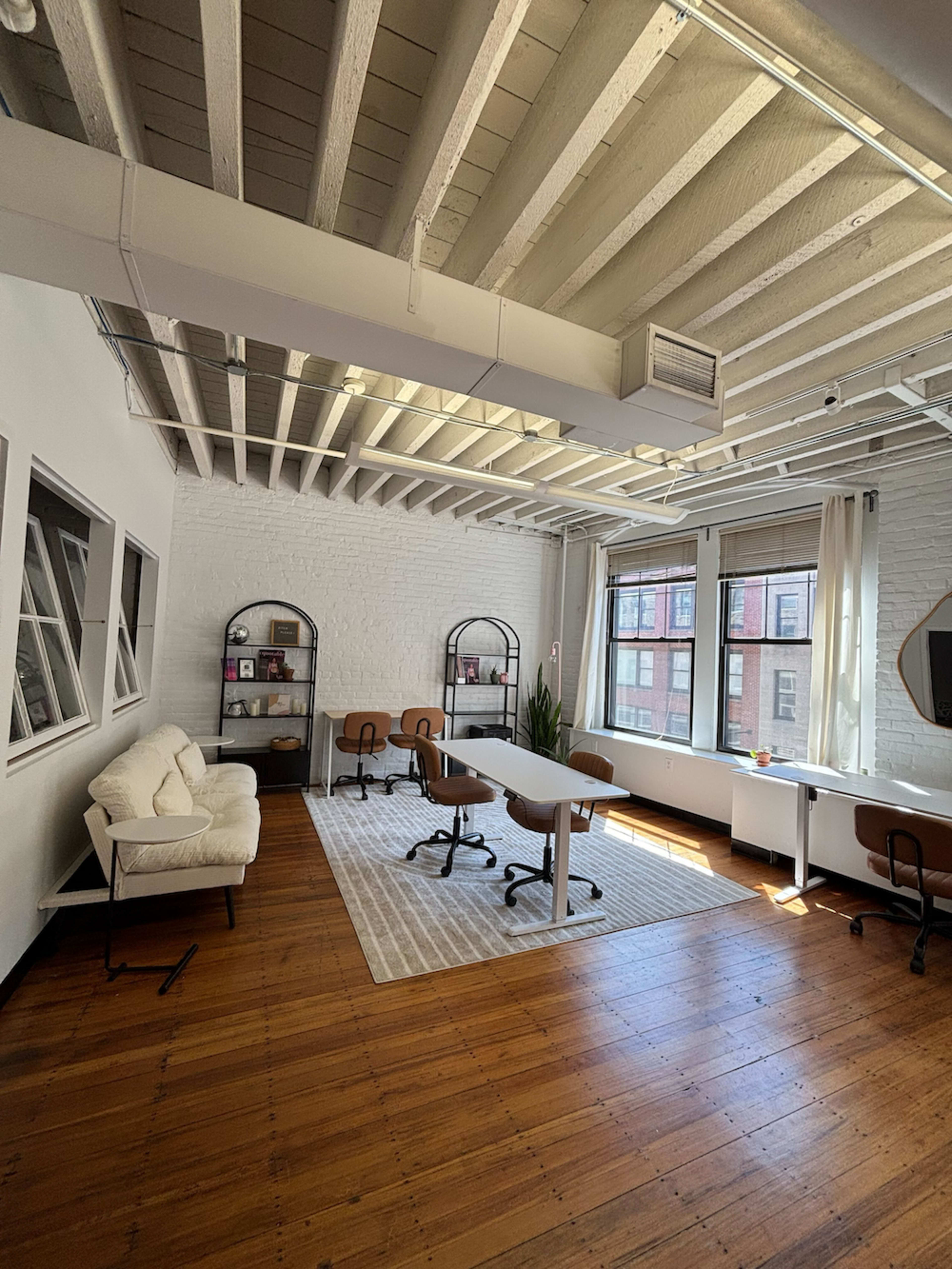 Gorgeous Bright Downtown Office Loft Perfect for Photoshoots & Workshops Right off Highway Image in Leather District, Boston, MA