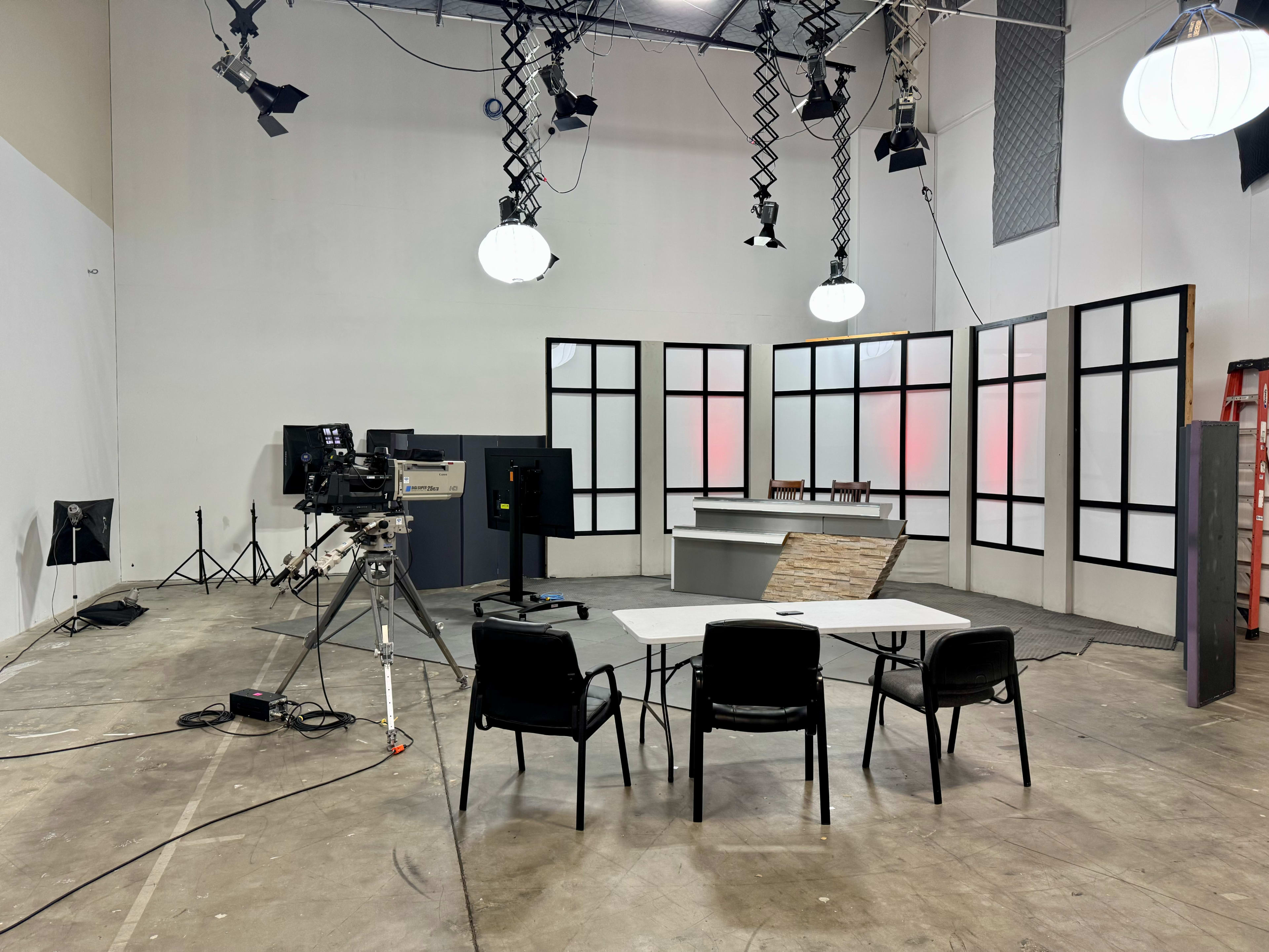 Versatile Production Studio with grid lighting 52 by 32 ft Image in St. Petersburg, Saint Petersburg, FL
