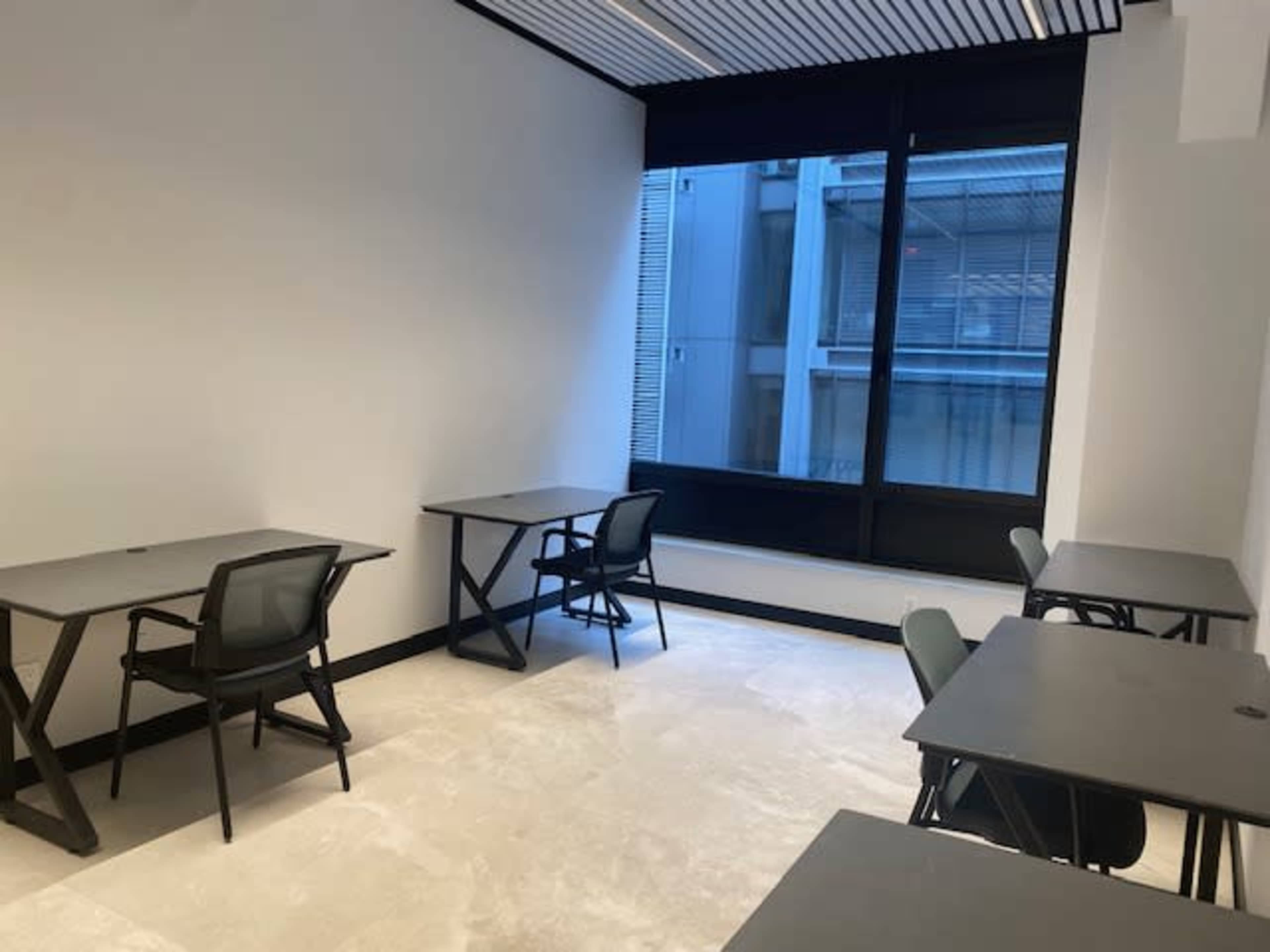 Modern Meeting Room / Day Office for 6 Image in Midtown Manhattan, New York, NY