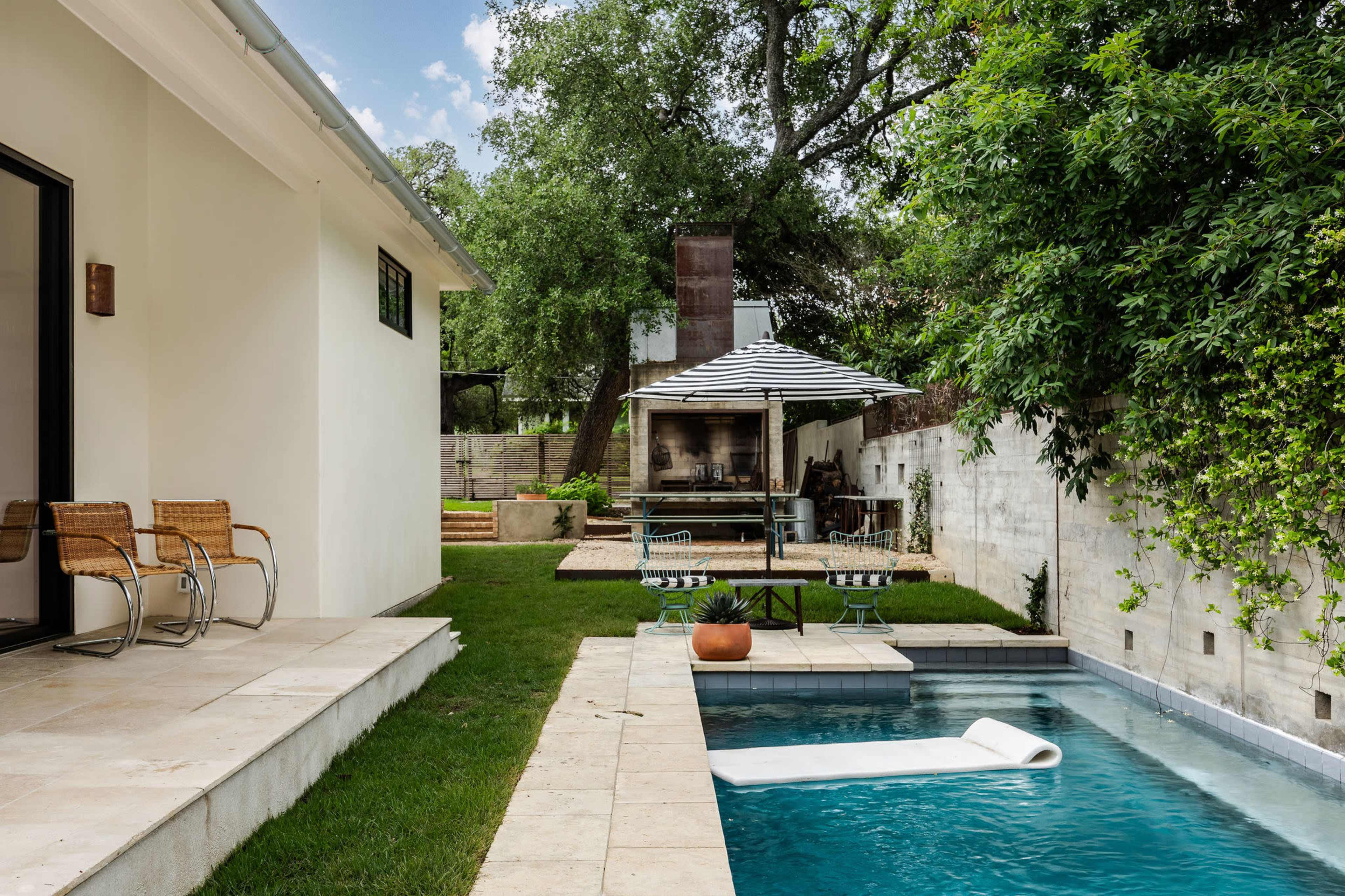 SOCO Stunner: Your Next Epic Shoot Location Image in South River City, AUSTIN, TX