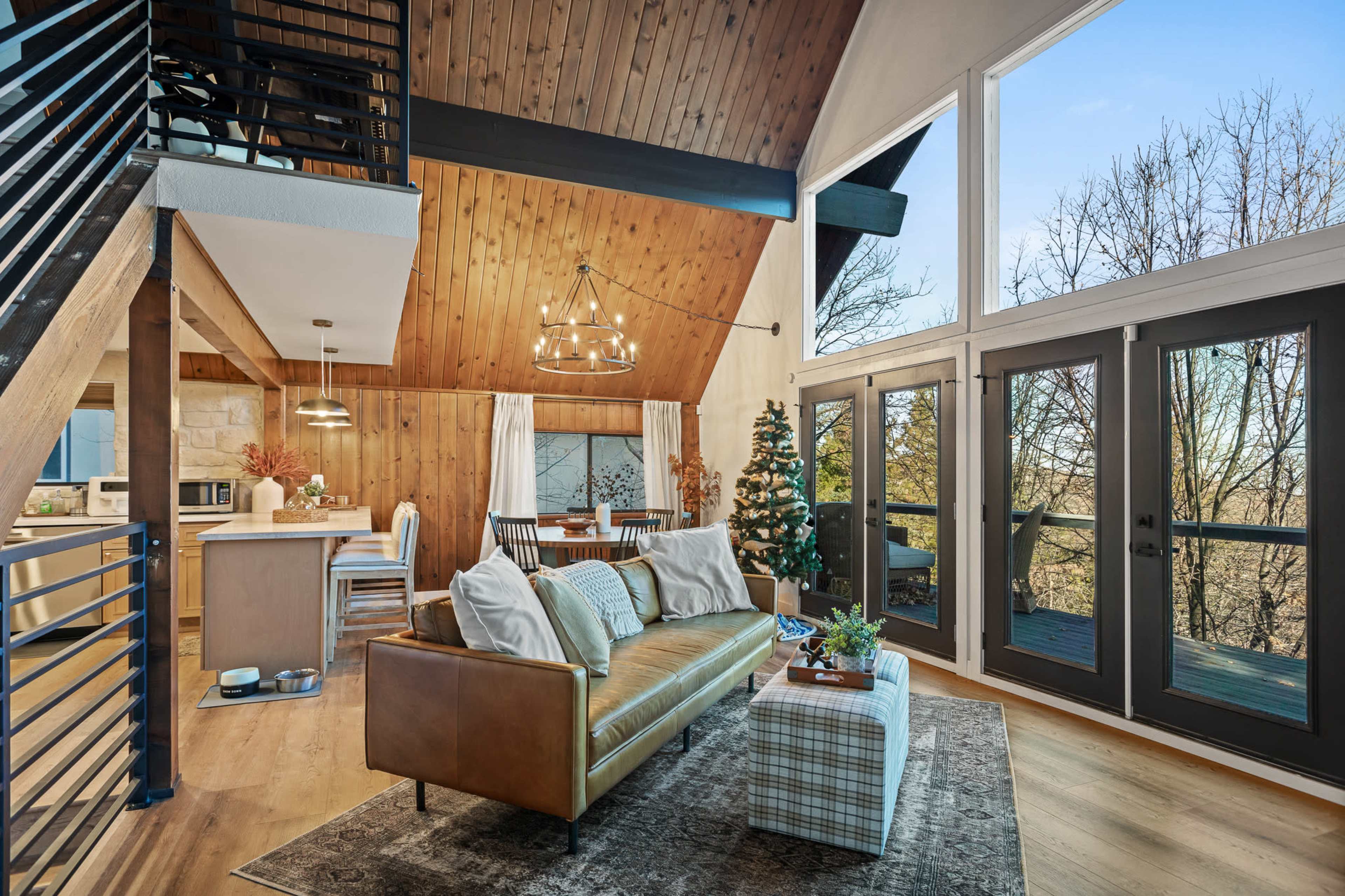 Majestic Cabin with Mountain Views Image in Lake Arrowhead, Lake Arrowhead, CA