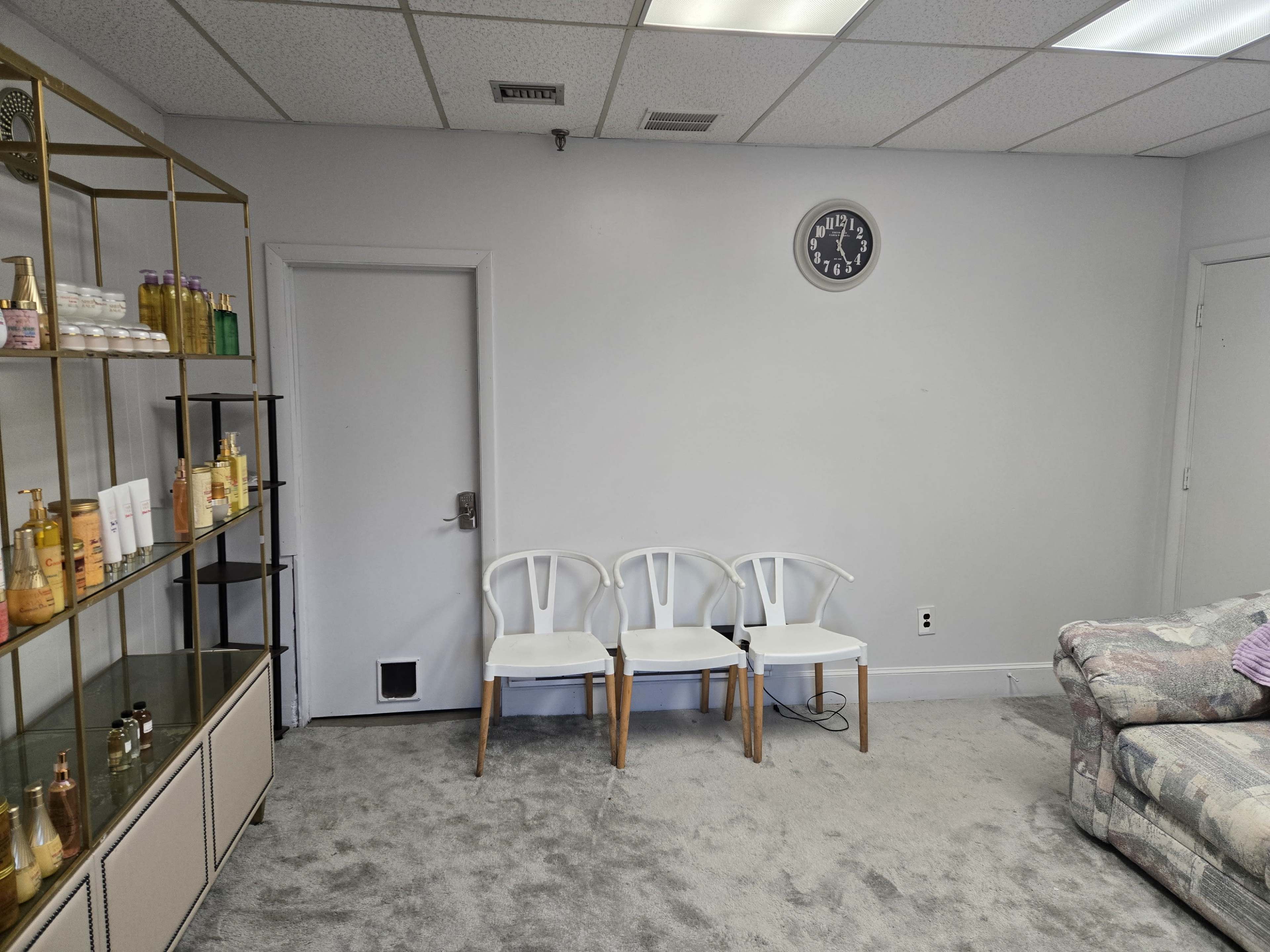 Bright Urban Studio Suite for Meetings & Creative Sessions Image in Plainville, Plainville, MA