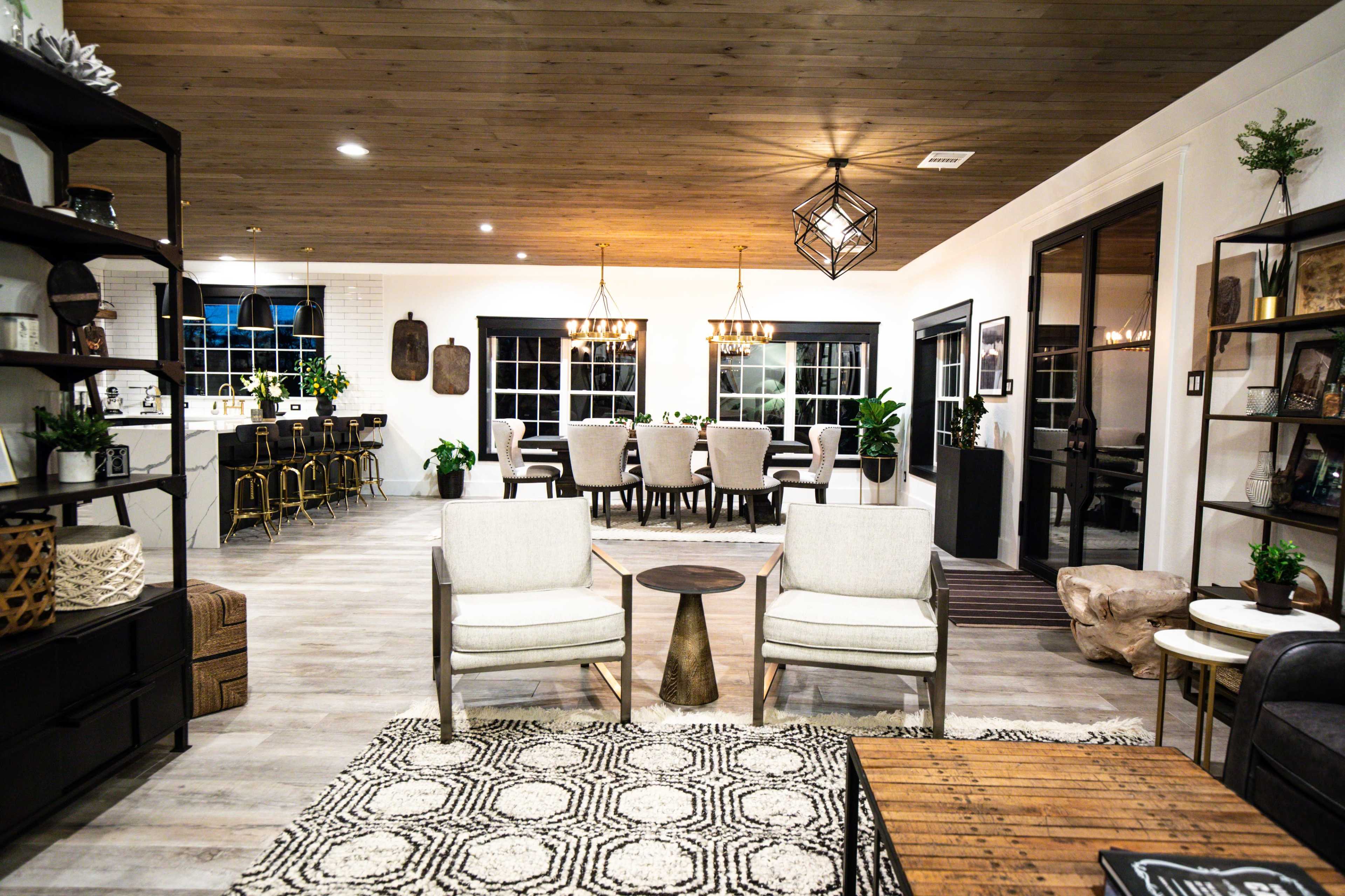 Expansive Industrial-Chic Indoor/Outdoor Venue with Scenic Views Image in , Leonard, TX