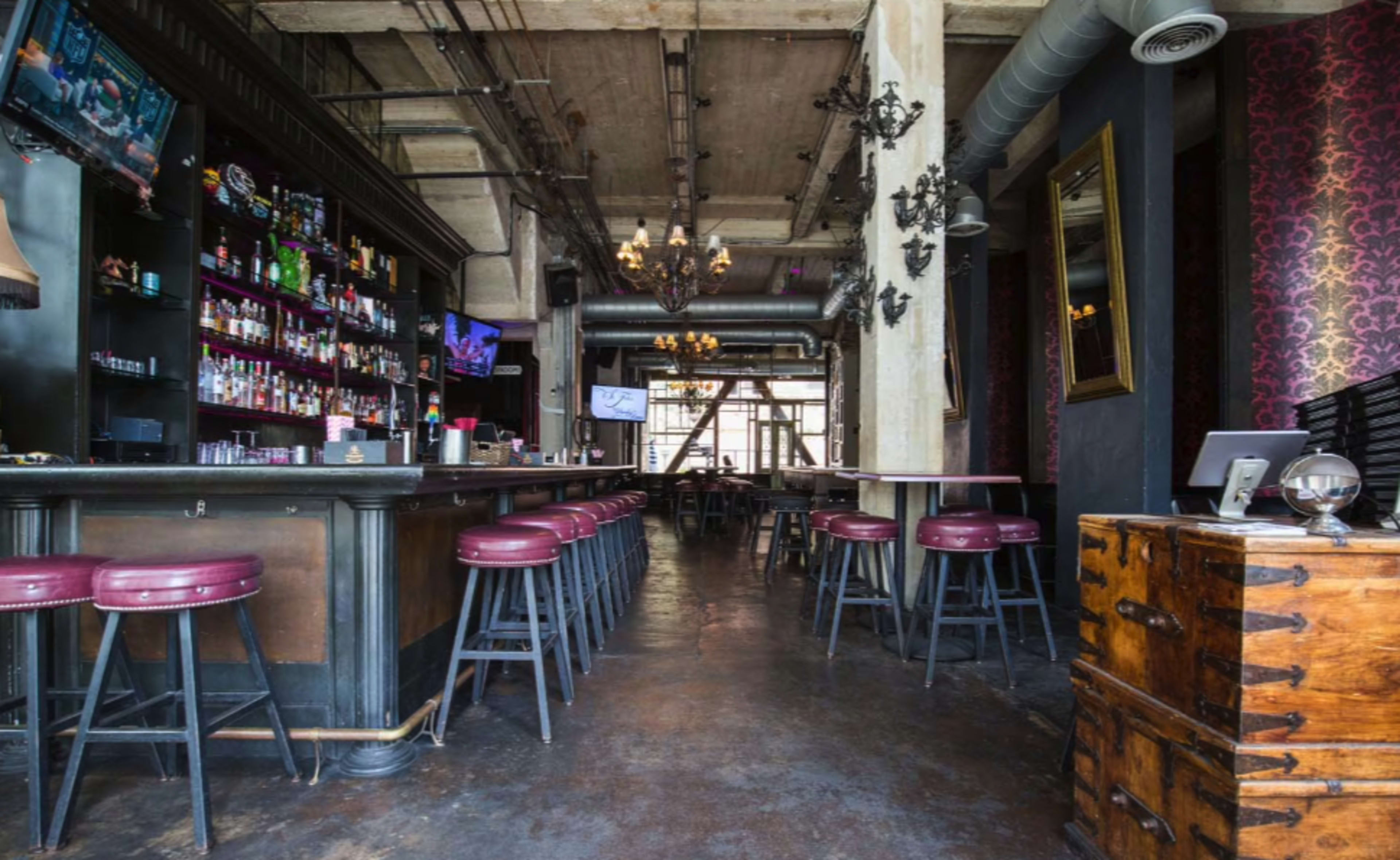 Main Room & Bar Image in Hollywood, Los Angeles, CA